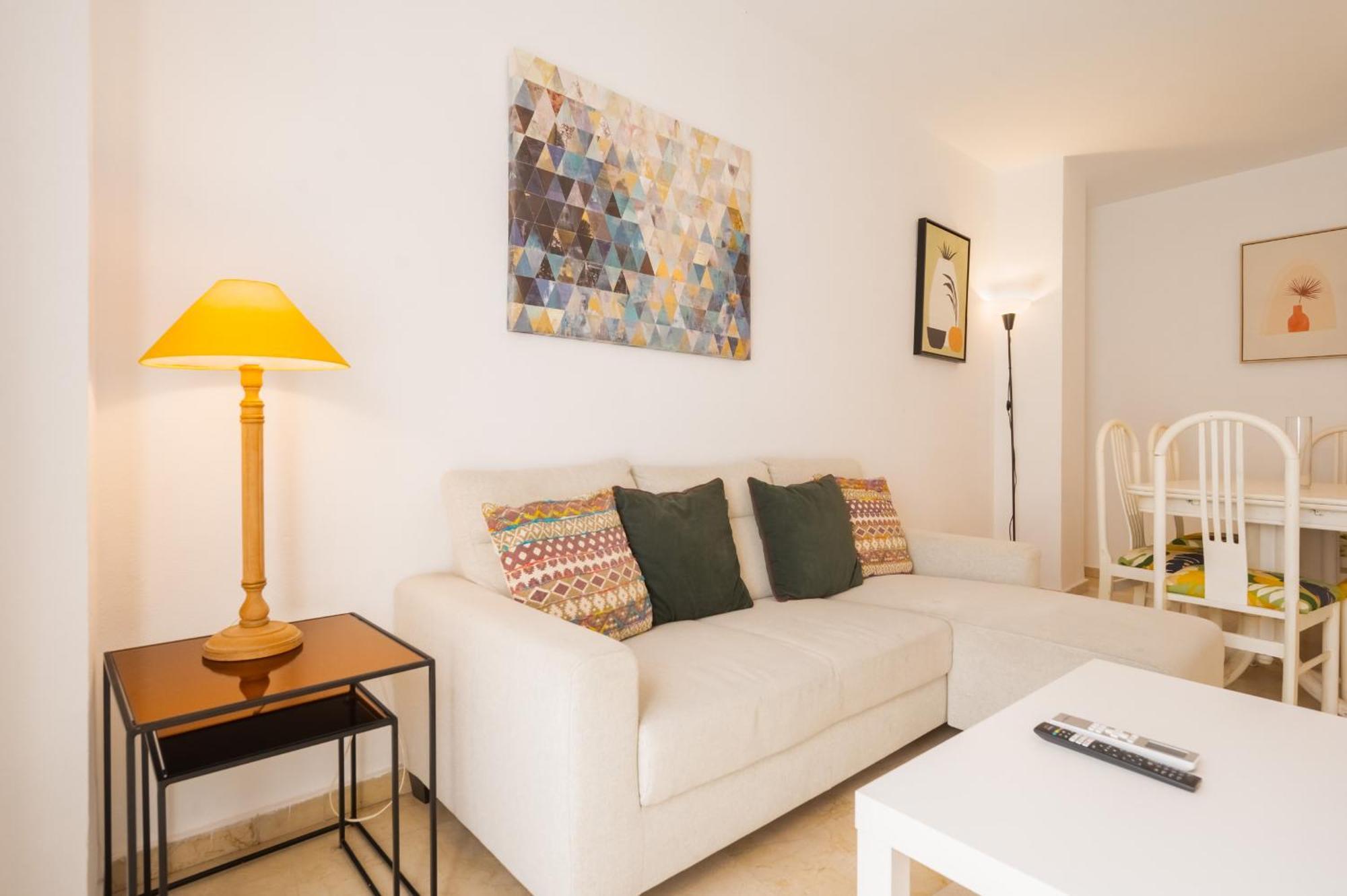 Bright Apt. Puerta Osario 3 Bedrooms 2 Bathrooms Sevilla