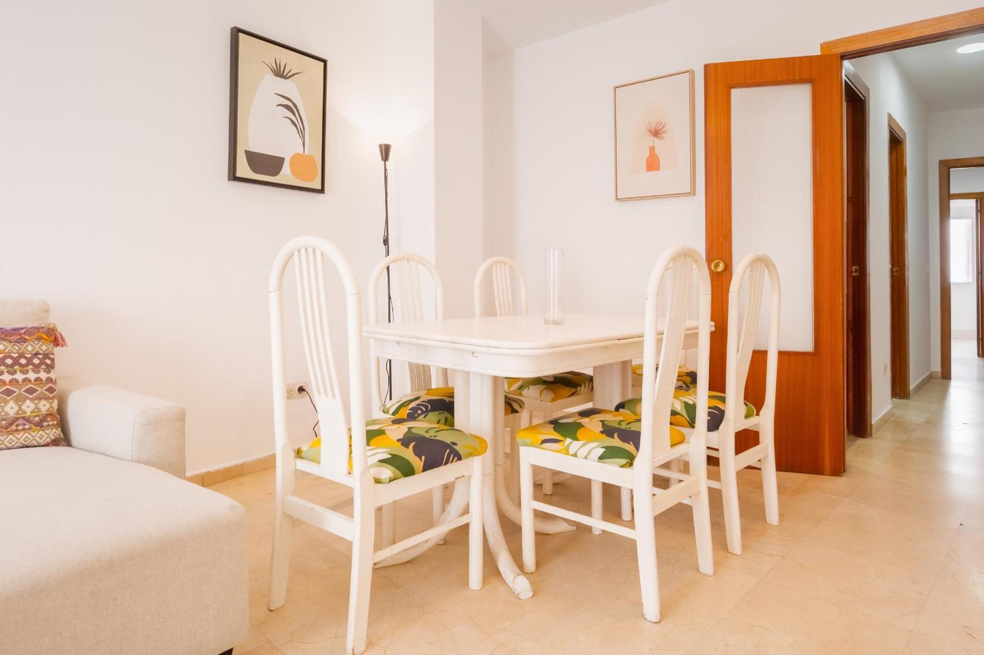 Bright Apt. Puerta Osario 3 Bedrooms 2 Bathrooms Sevilla