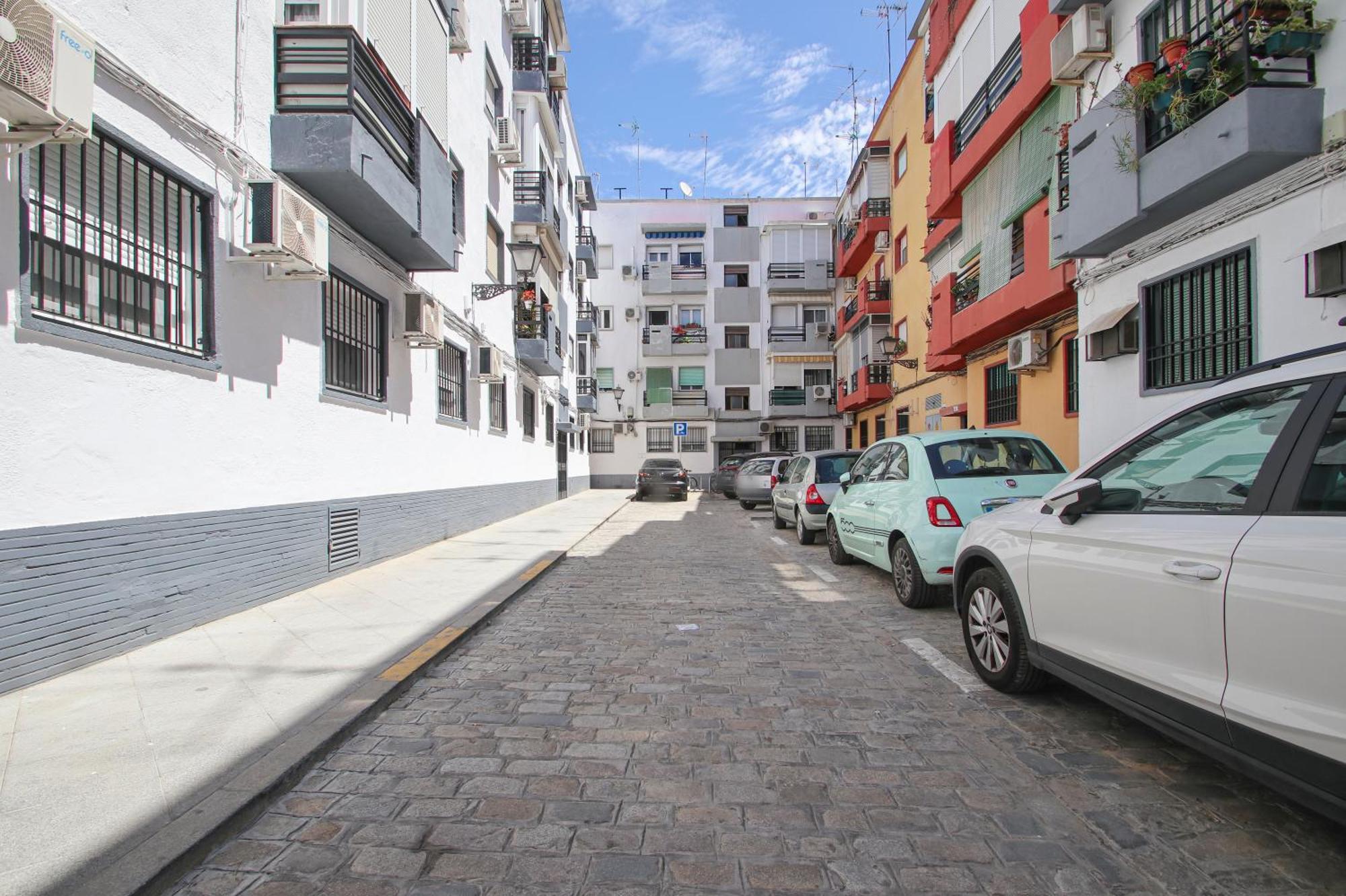 Spacious 2 Bedroom In The Heart Of Triana Apartment *