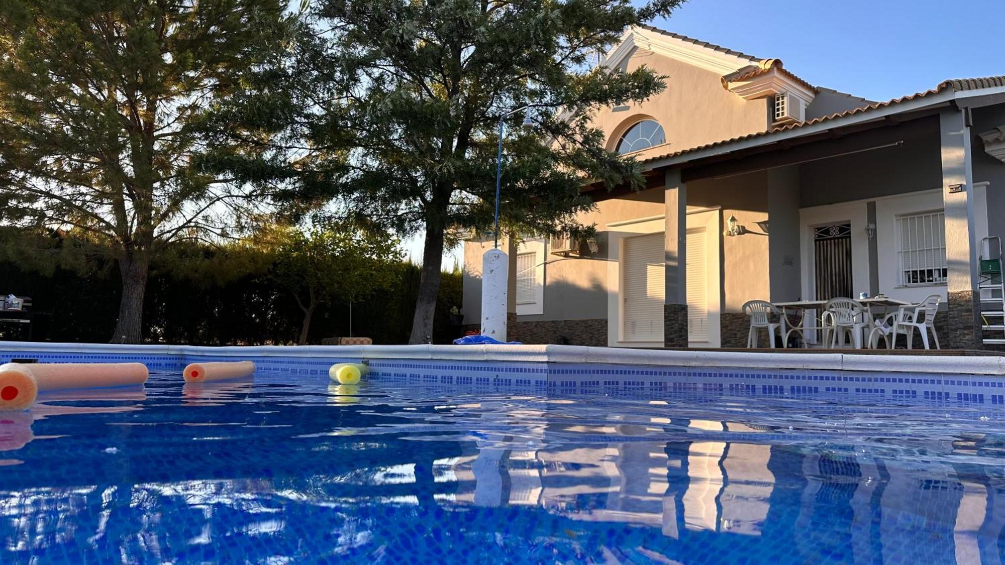 Chalet Californiano Con Piscina Habitación en casa particular *