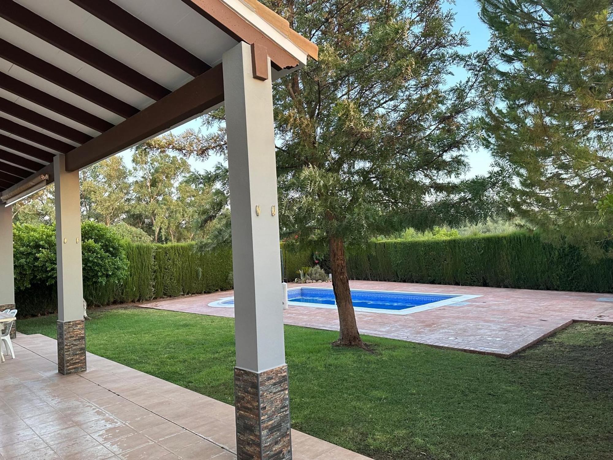 Habitación en casa particular Chalet Californiano Con Piscina *