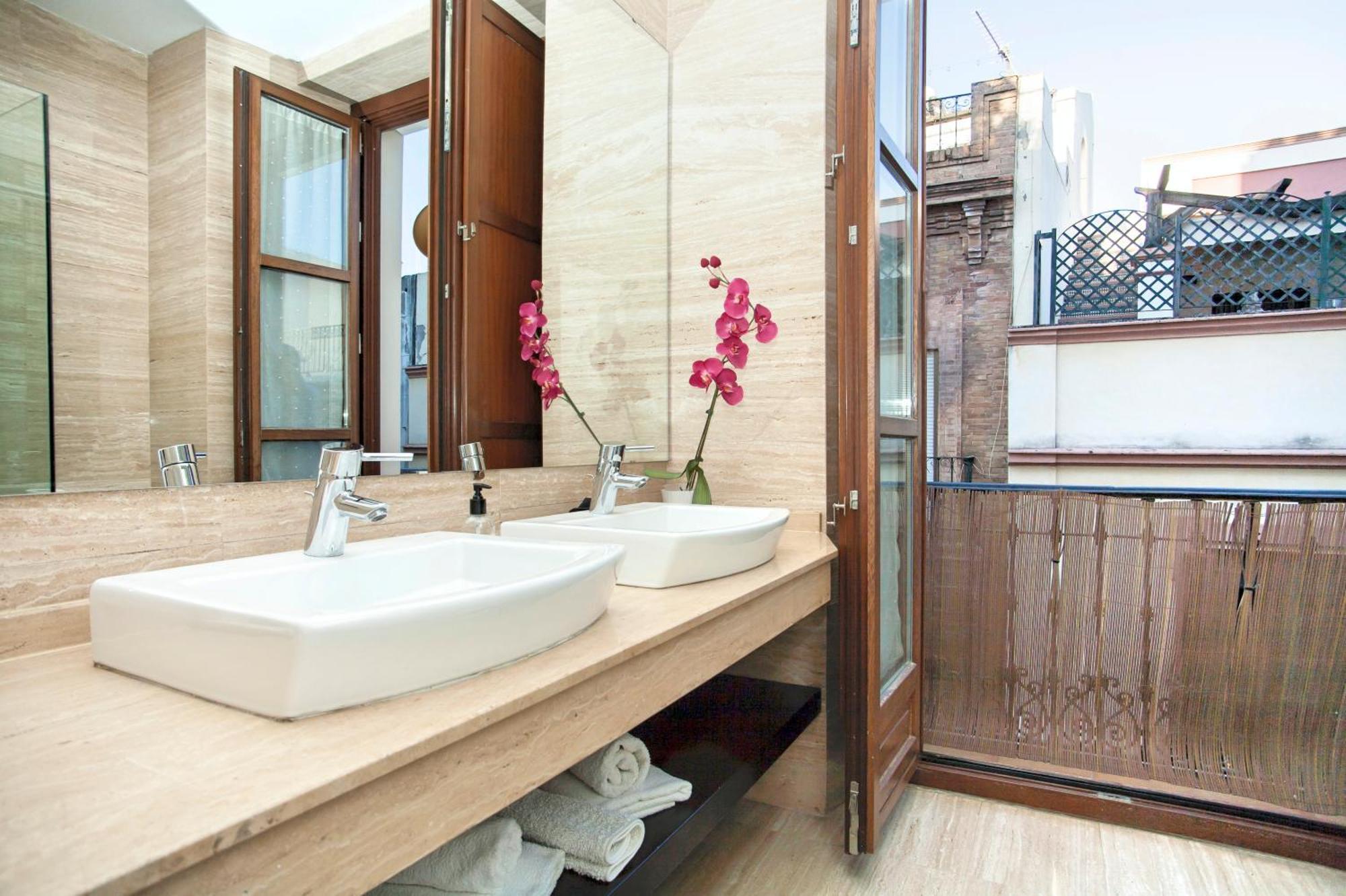 Cathedral Apartment, Upper Floor * Seville