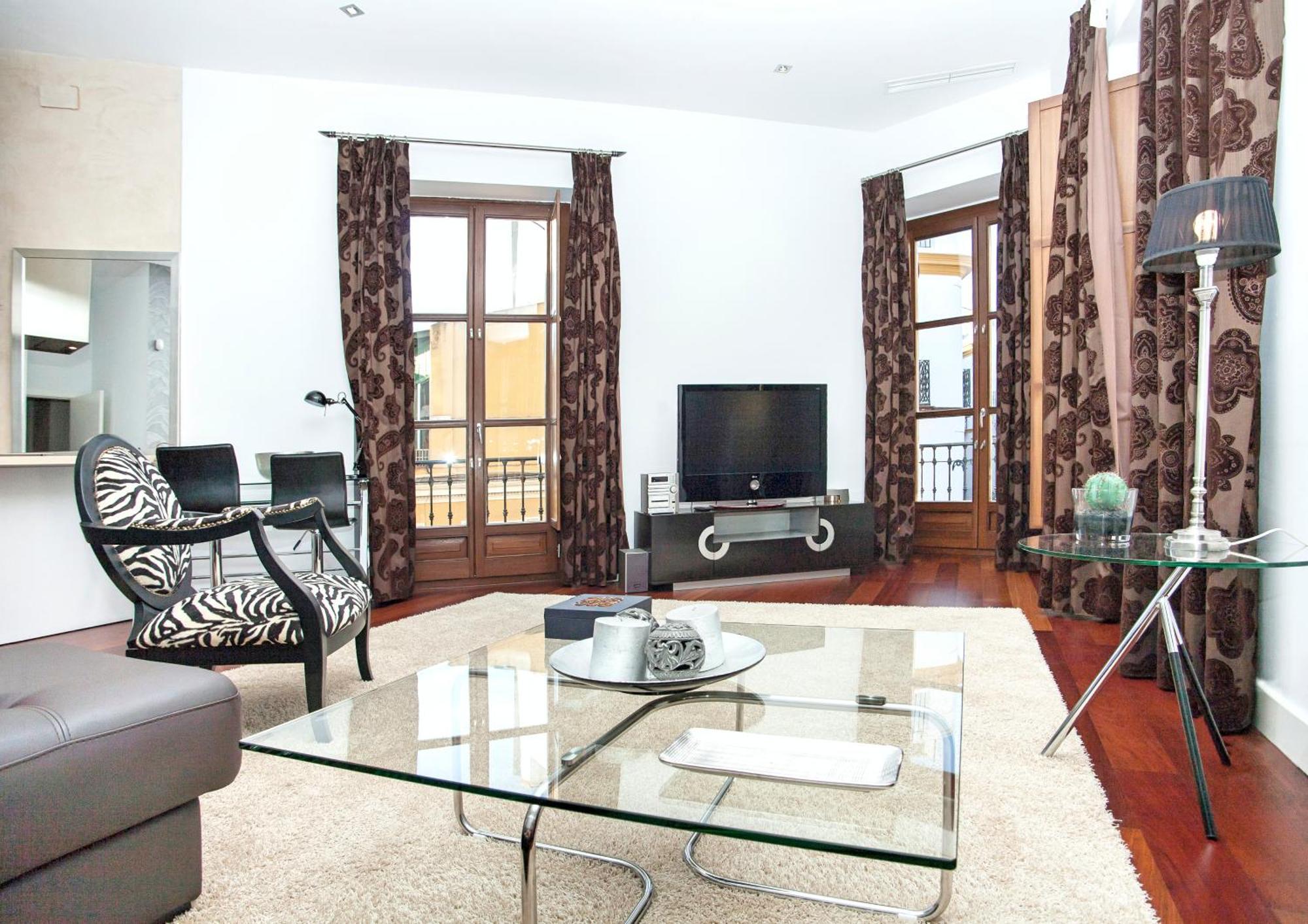 Cathedral Apartment, Upper Floor Apartment *