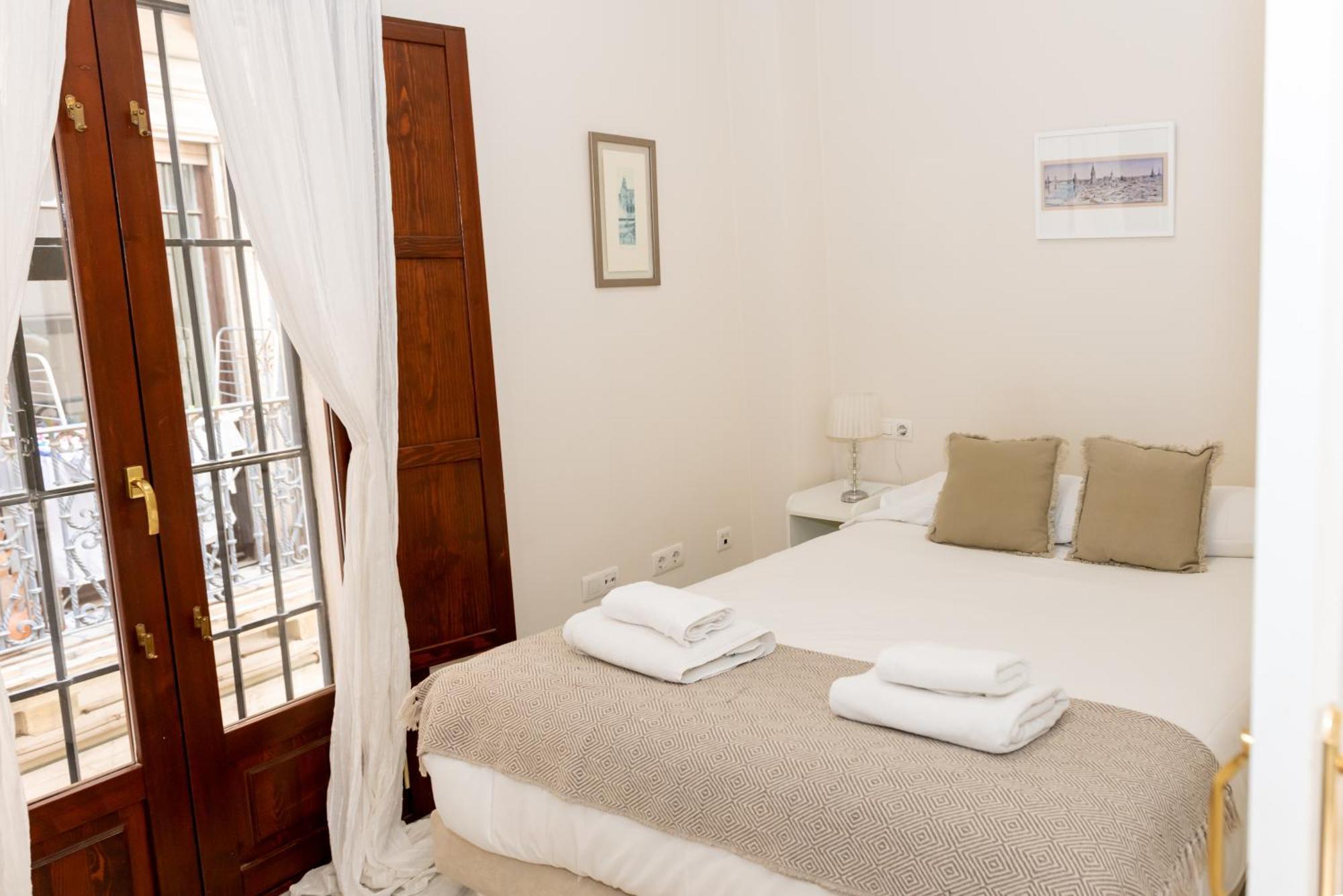 Charming & Quiet In Plaza Del Salvador *
