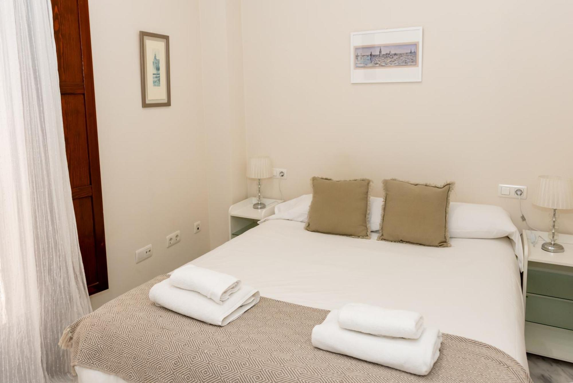 Charming & Quiet In Plaza Del Salvador Apartamento