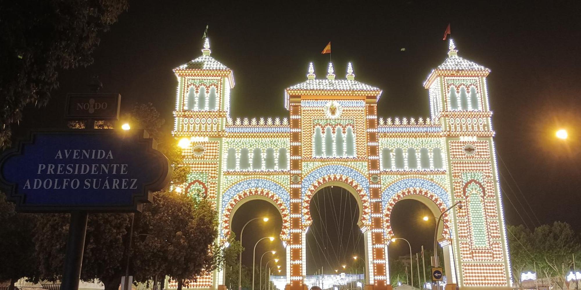 Bright Facing The River, Plaza España Sevilla