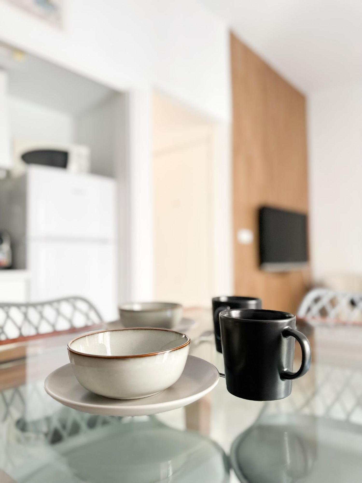 Cozy Budget 2br With Ac, 1 Bath, Private Parking Opt Apartamento