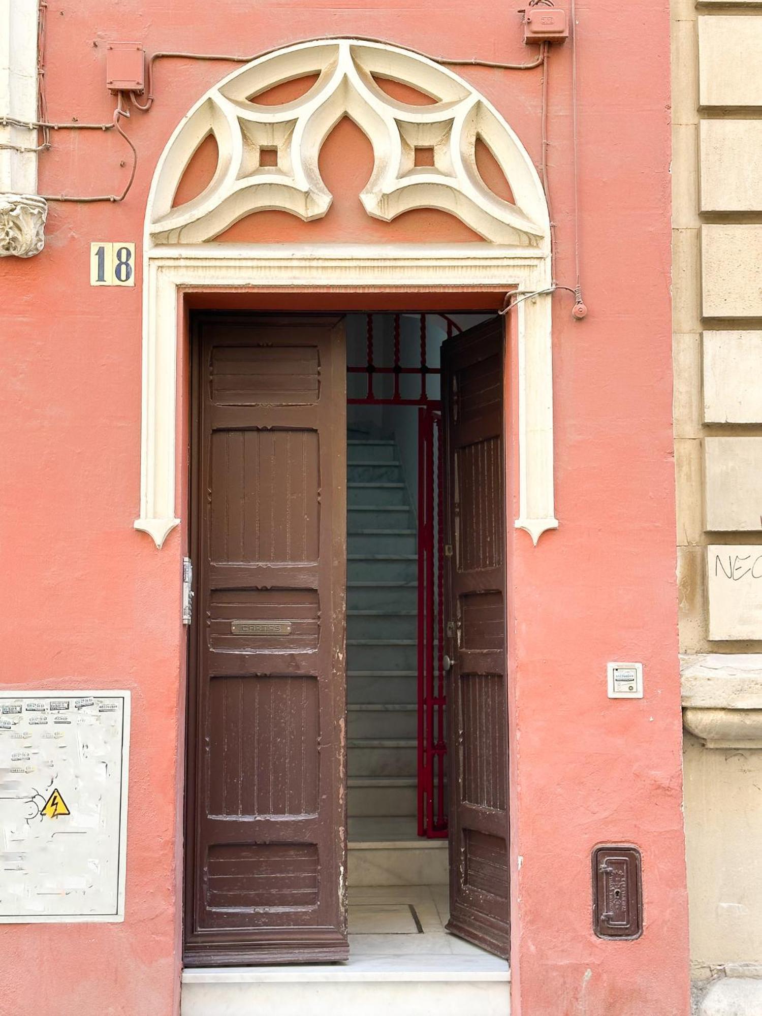 Cozy Budget 2br With Ac, 1 Bath, Private Parking Opt Sevilla
