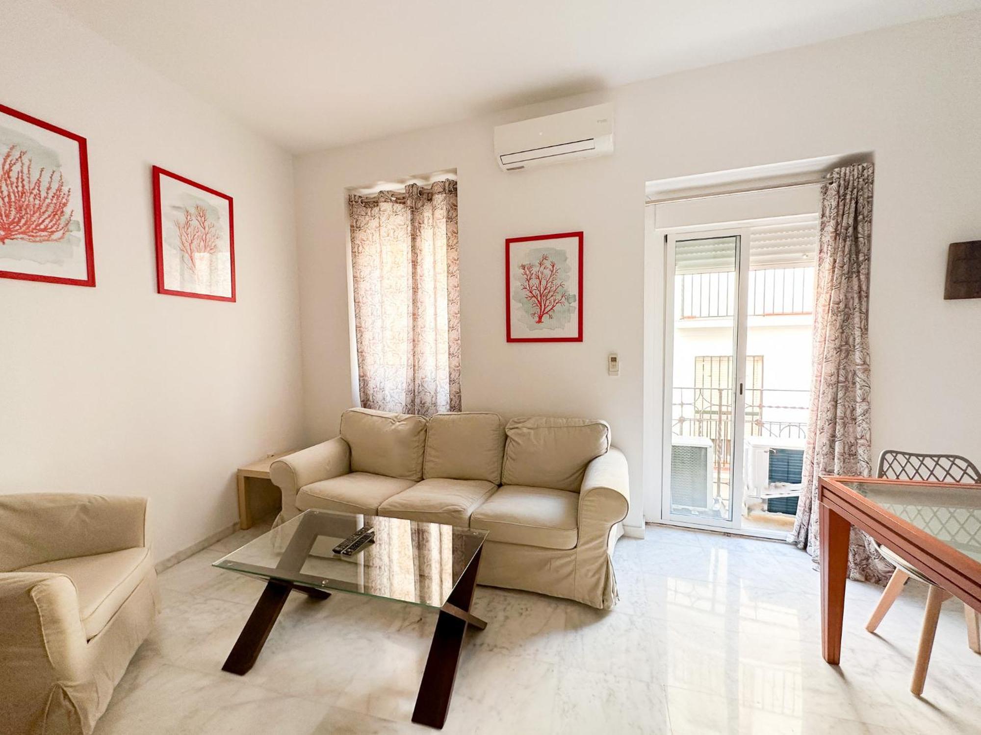 Cozy Budget 2br With Ac, 1 Bath, Private Parking Opt Apartamento