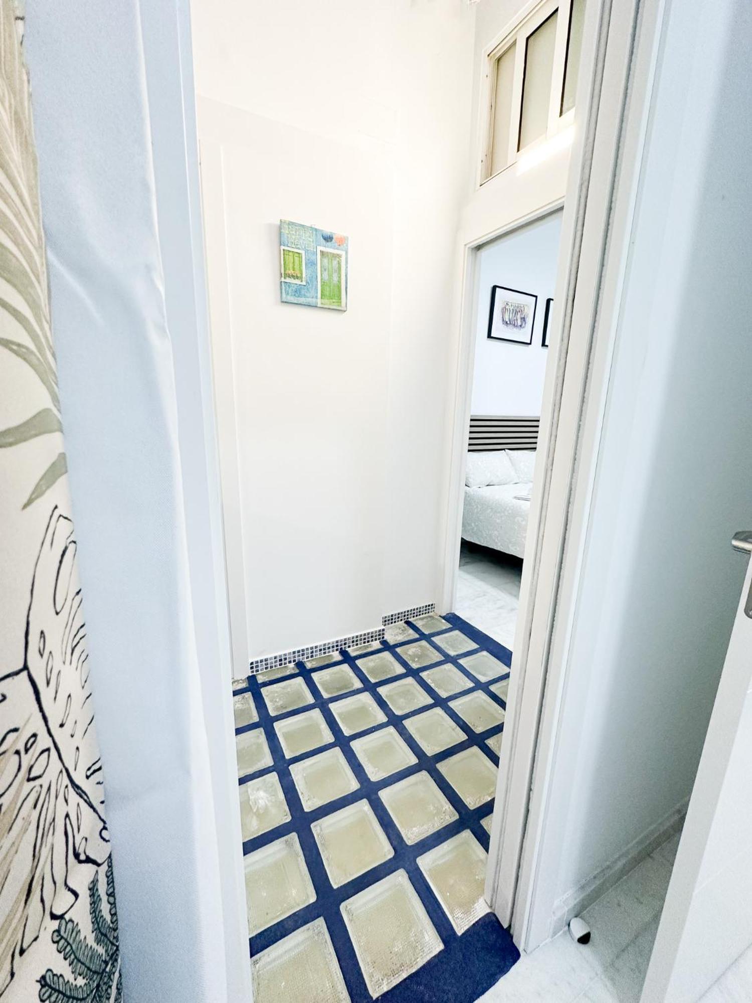 Apartamento Cozy Budget 2br With Ac, 1 Bath, Private Parking Opt Sevilla