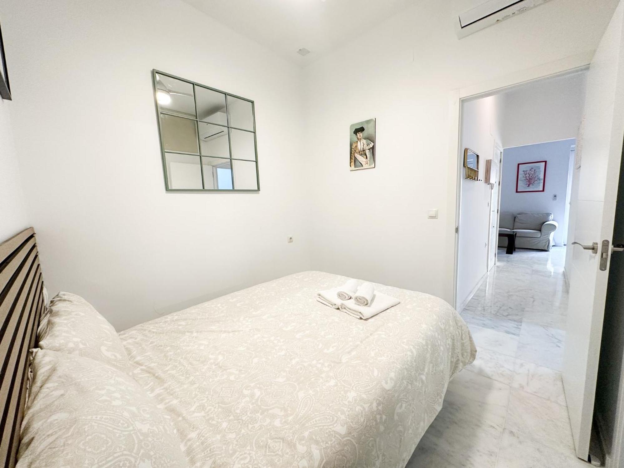 Cozy Budget 2br With Ac, 1 Bath, Private Parking Opt * Sevilla