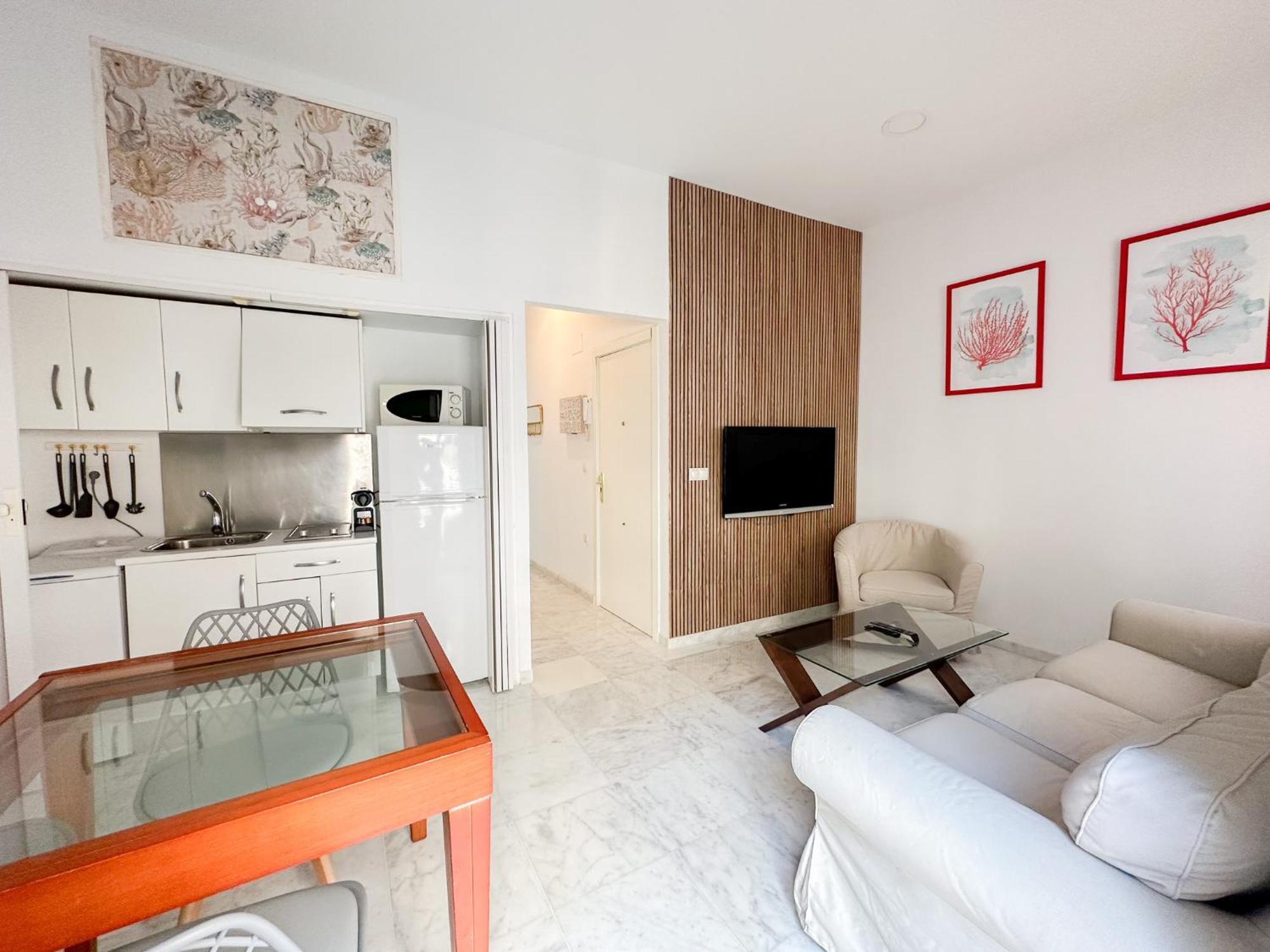 Cozy Budget 2br With Ac, 1 Bath, Private Parking Opt Sevilla