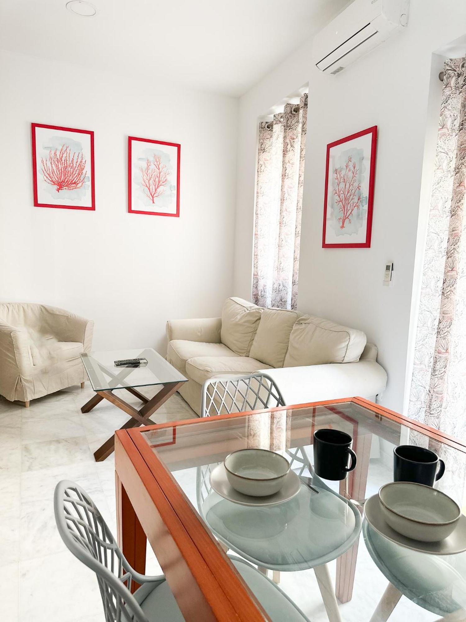 Cozy Budget 2br With Ac, 1 Bath, Private Parking Opt Apartamento *