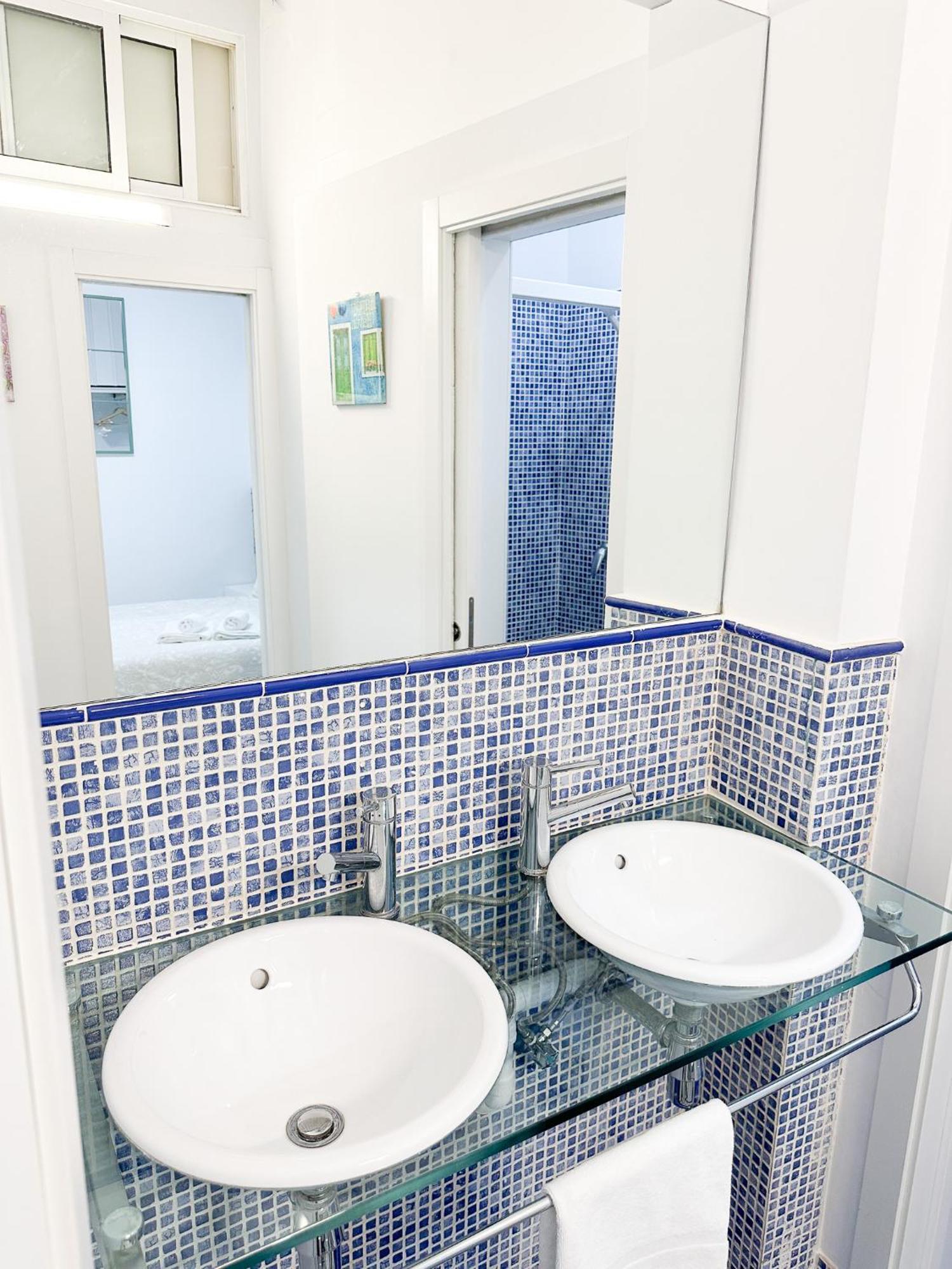 Cozy Budget 2br With Ac, 1 Bath, Private Parking Opt Apartamento