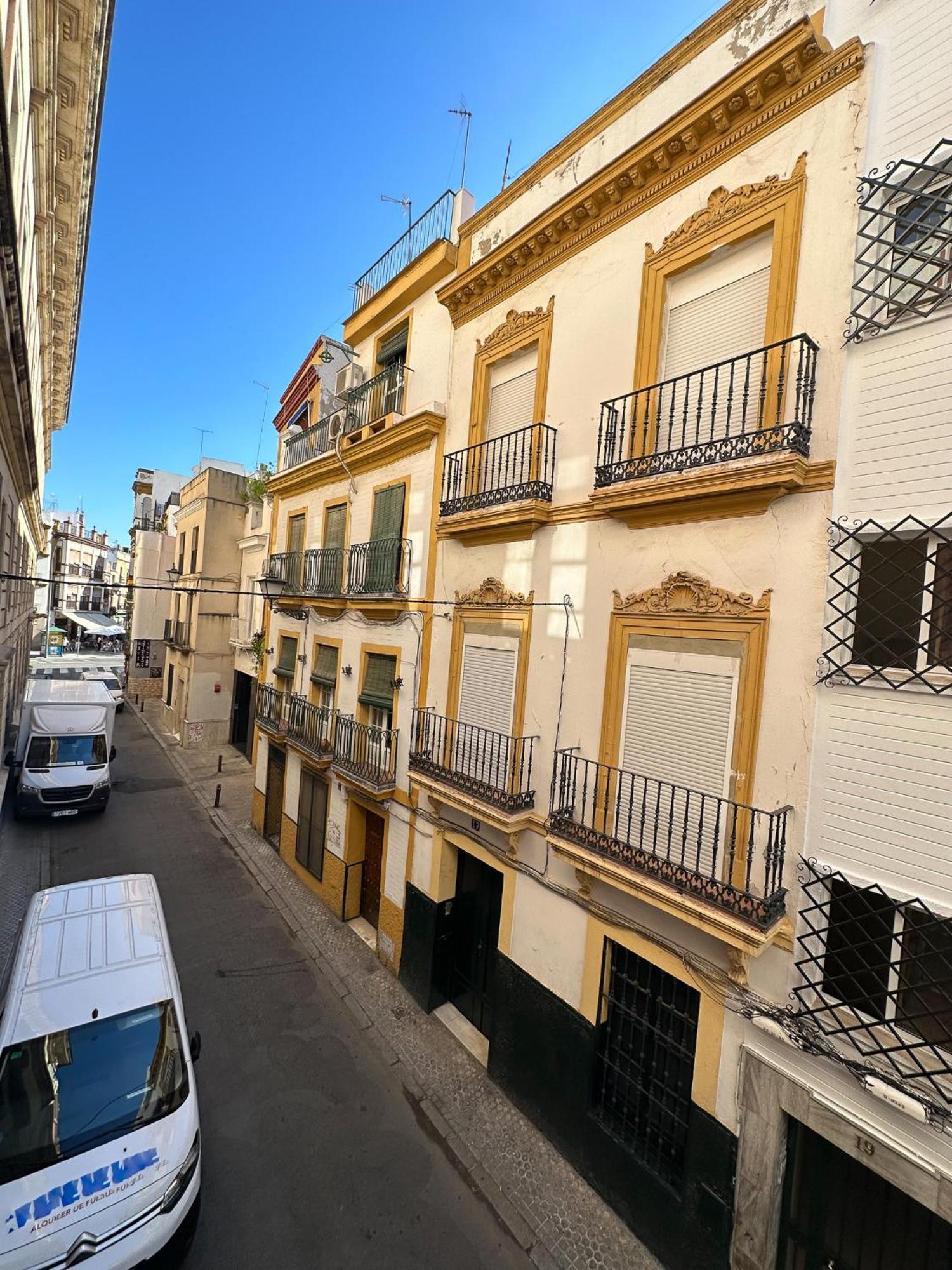 Cozy Budget 2br With Ac, 1 Bath, Private Parking Opt Sevilla