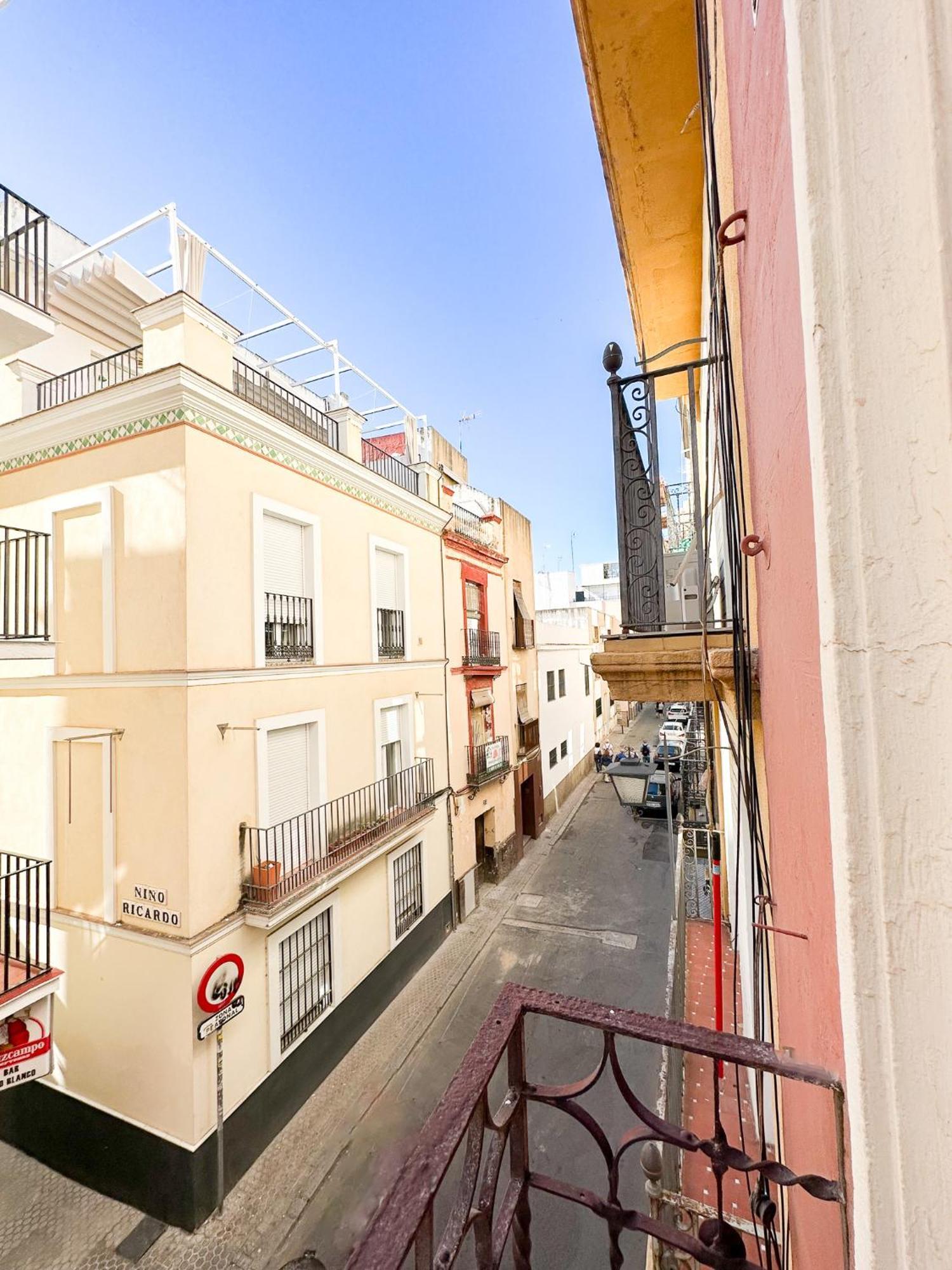 Cozy Budget 2br With Ac, 1 Bath, Private Parking Opt Apartamento