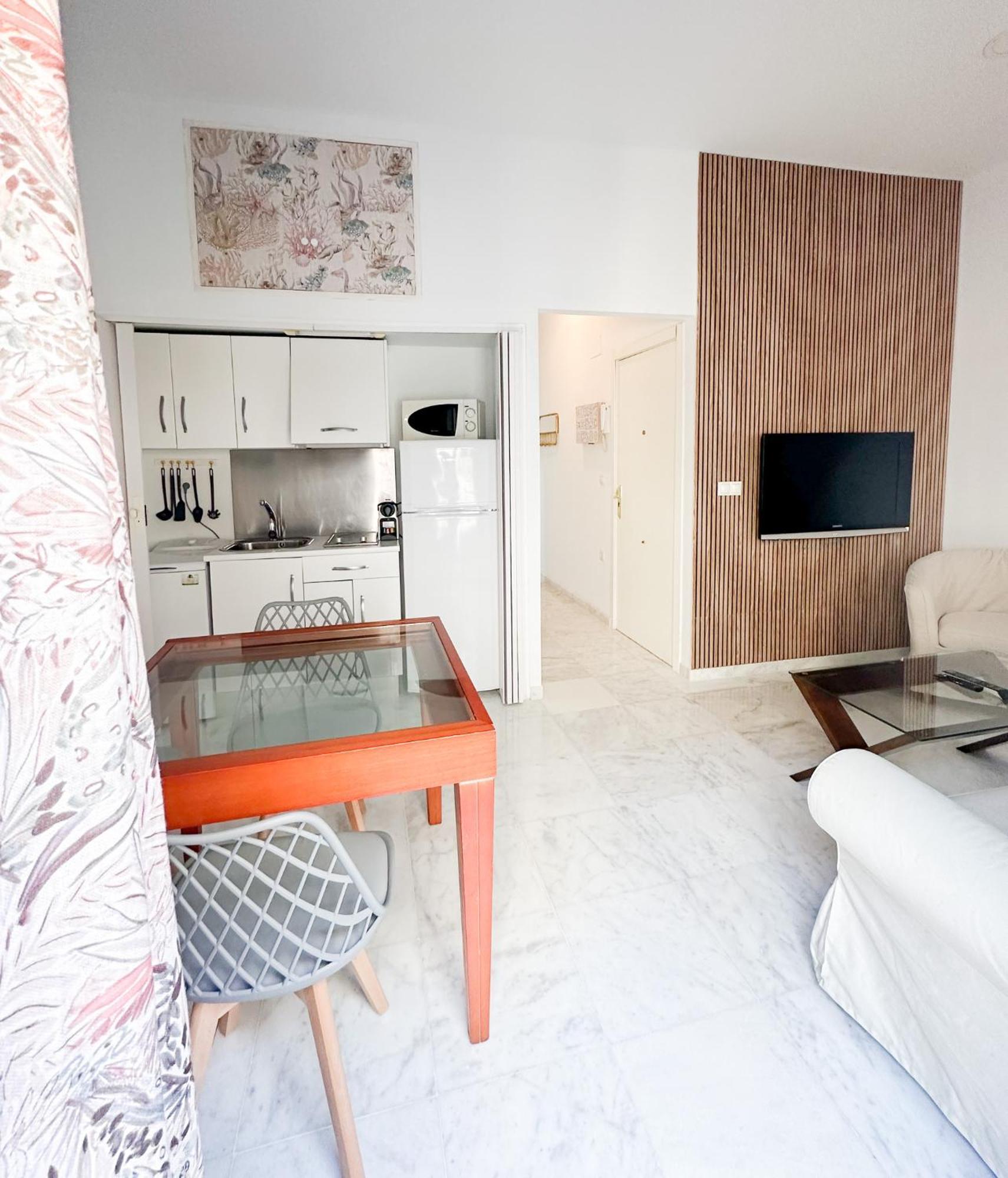 Cozy Budget 2br With Ac, 1 Bath, Private Parking Opt Apartamento *