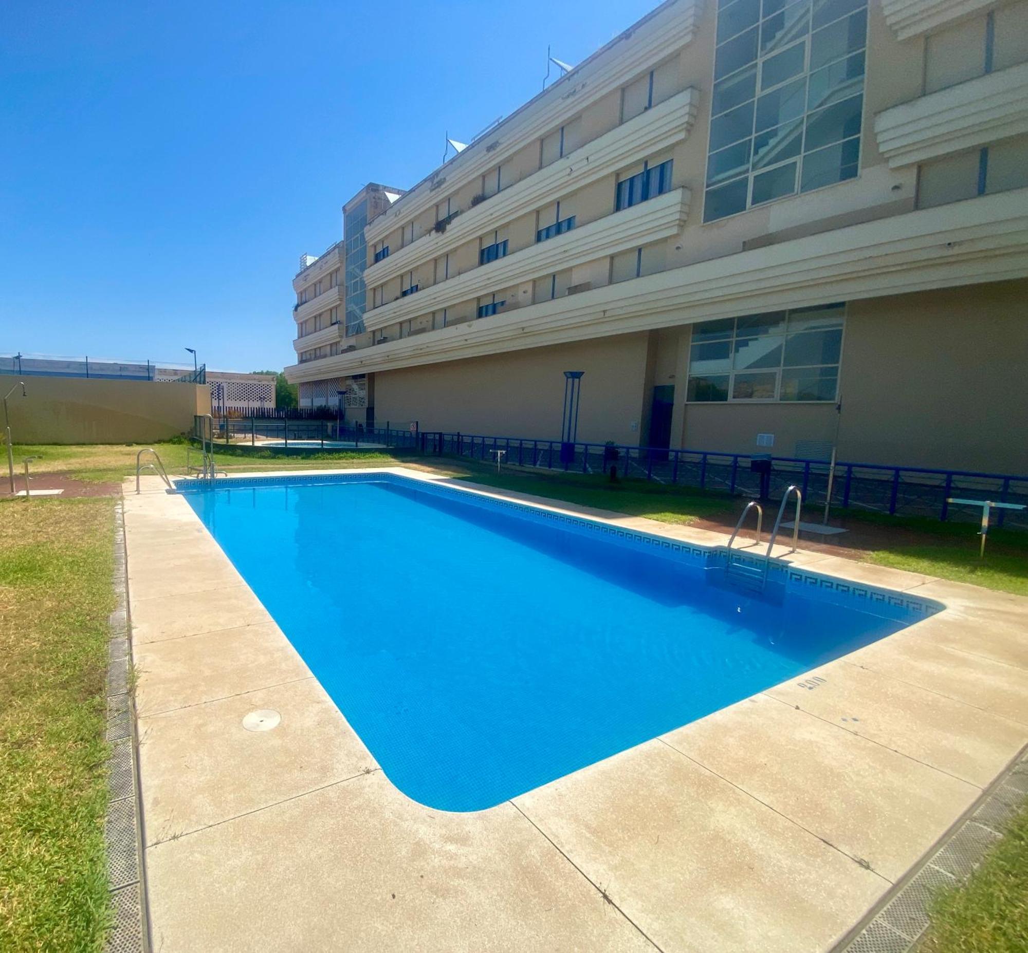 Fibes Con Parking Gratis. Este. *