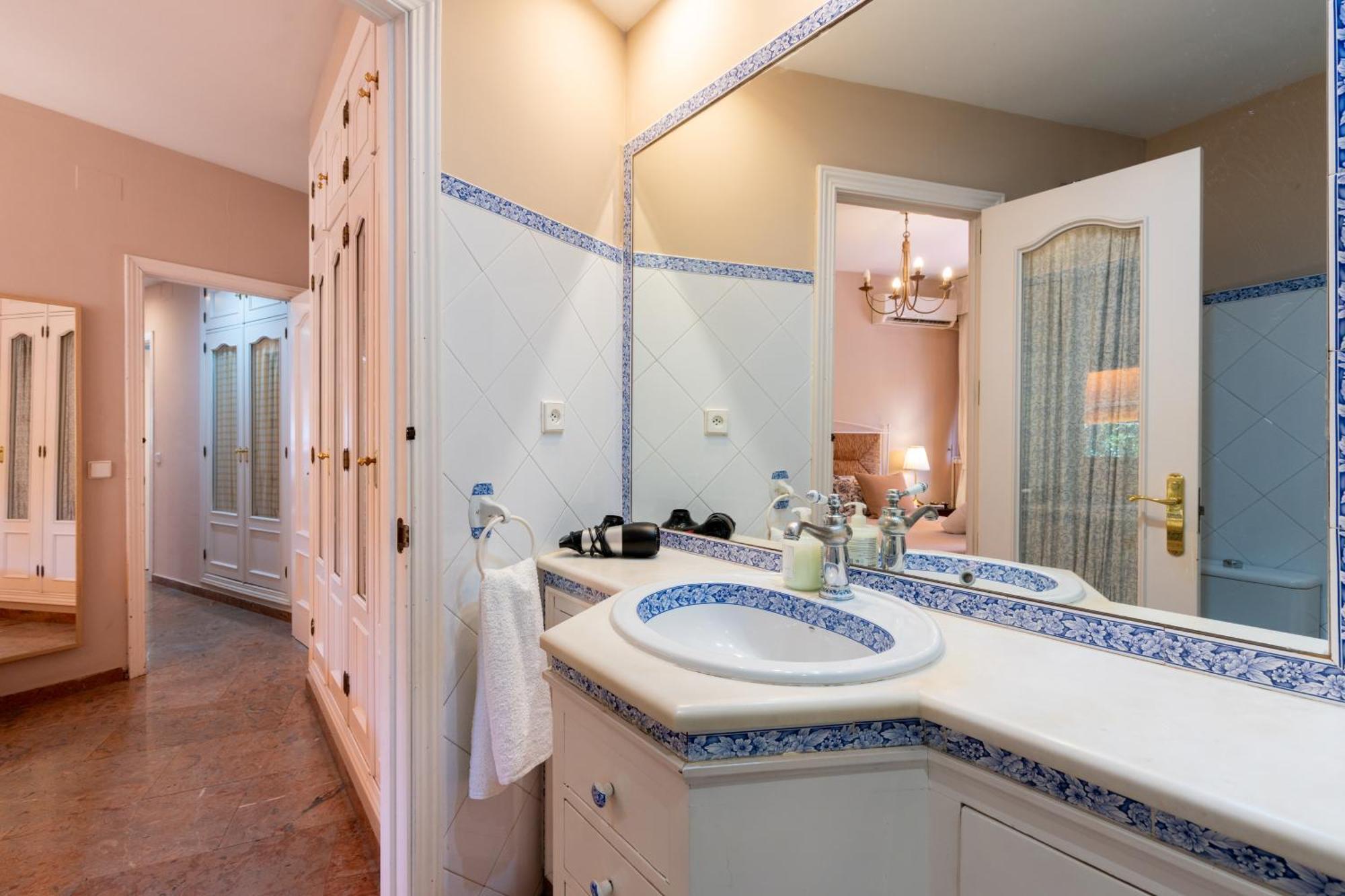 Penthouse!!! Center Of Seville!!! 2 Bedroom + 2 Bath!!! Apartamento Sevilla