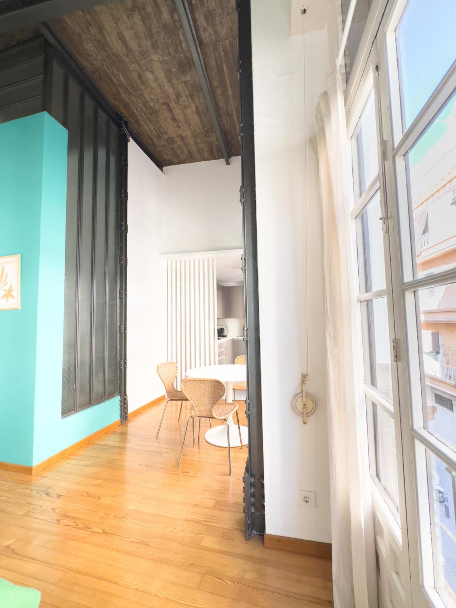 Stylish 1br Apt, Ac, Near Sight, Private Parking Opt Seville