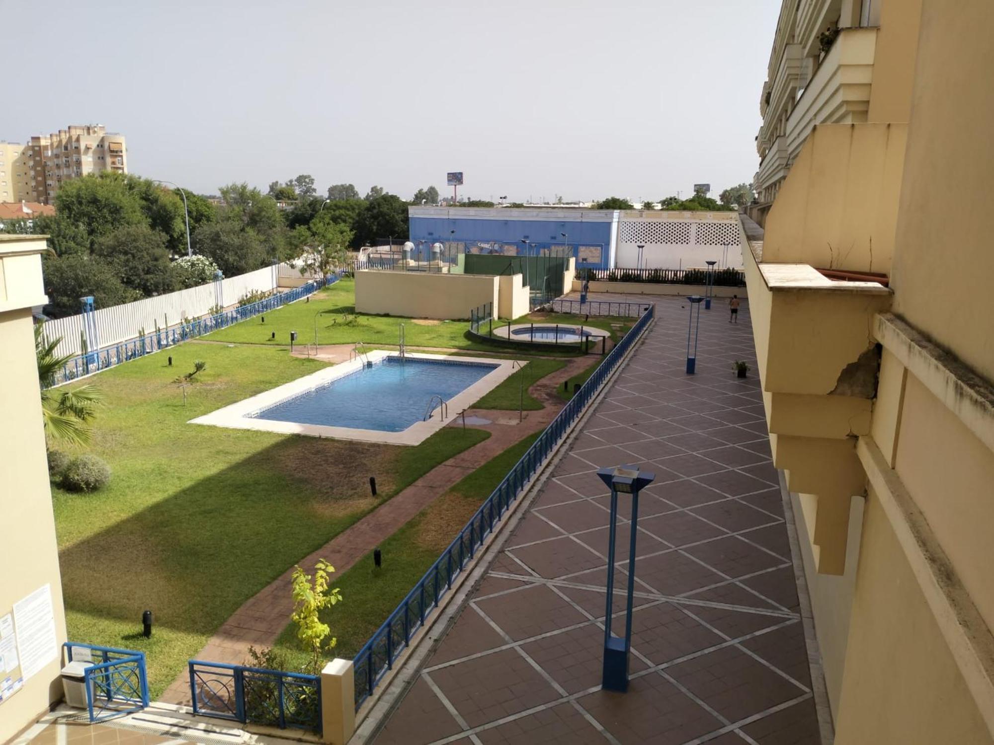 Fibes Lux Este. * Sevilla