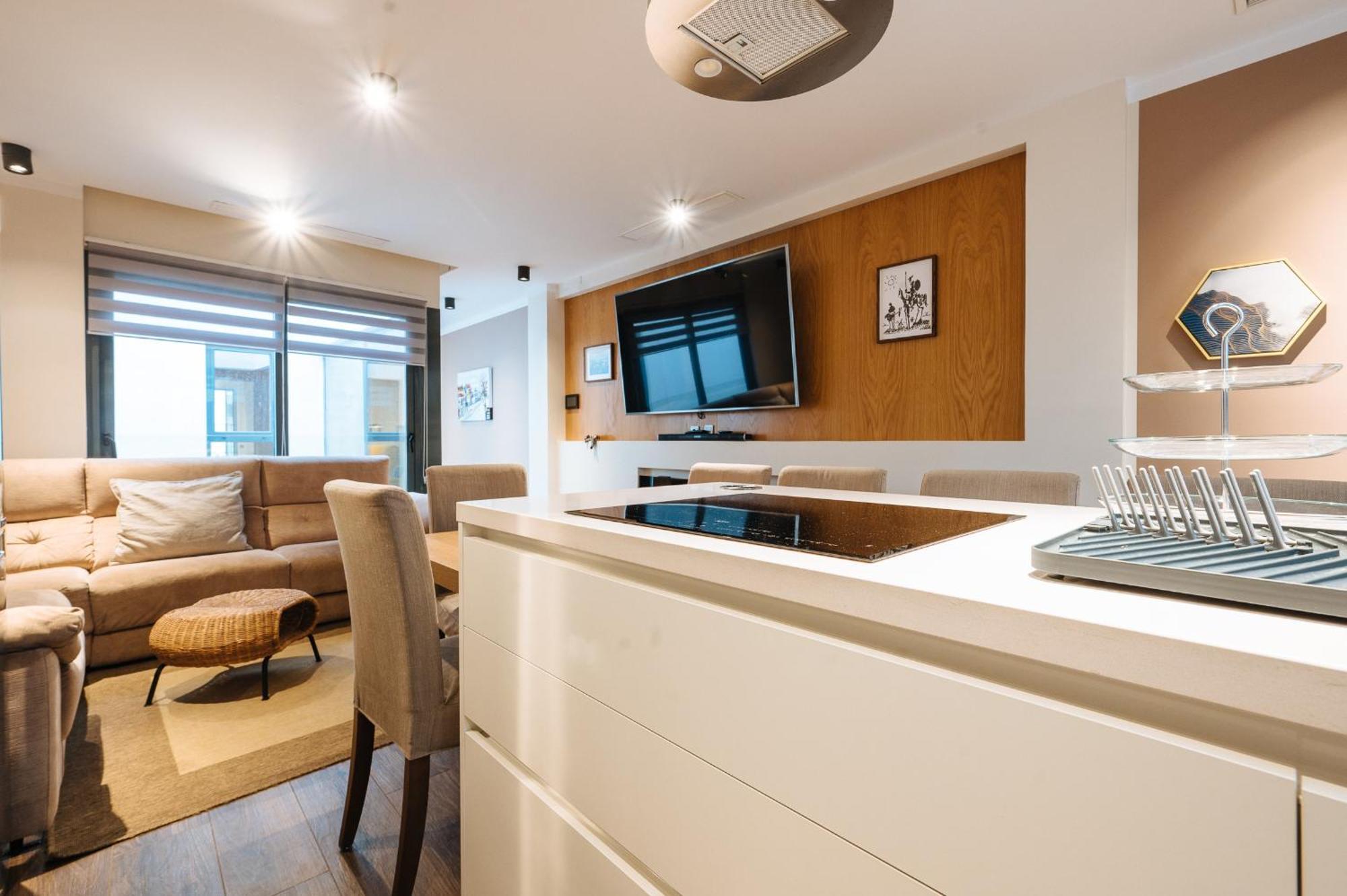 Elegant Duplex 3 Master Bedrooms And Private