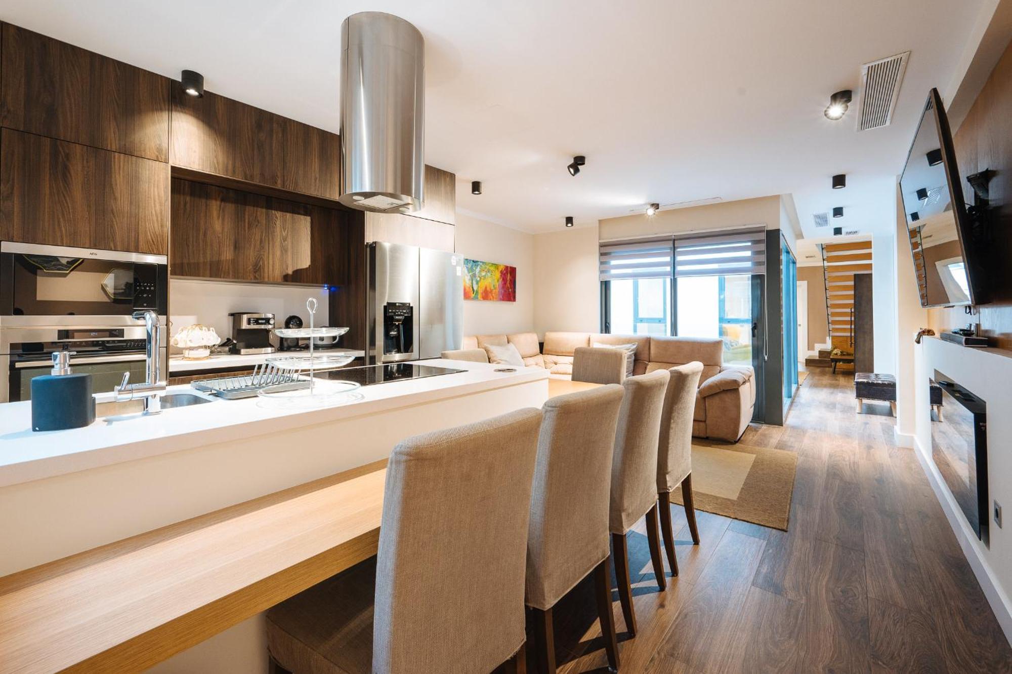 Elegant Duplex 3 Master Bedrooms And Private