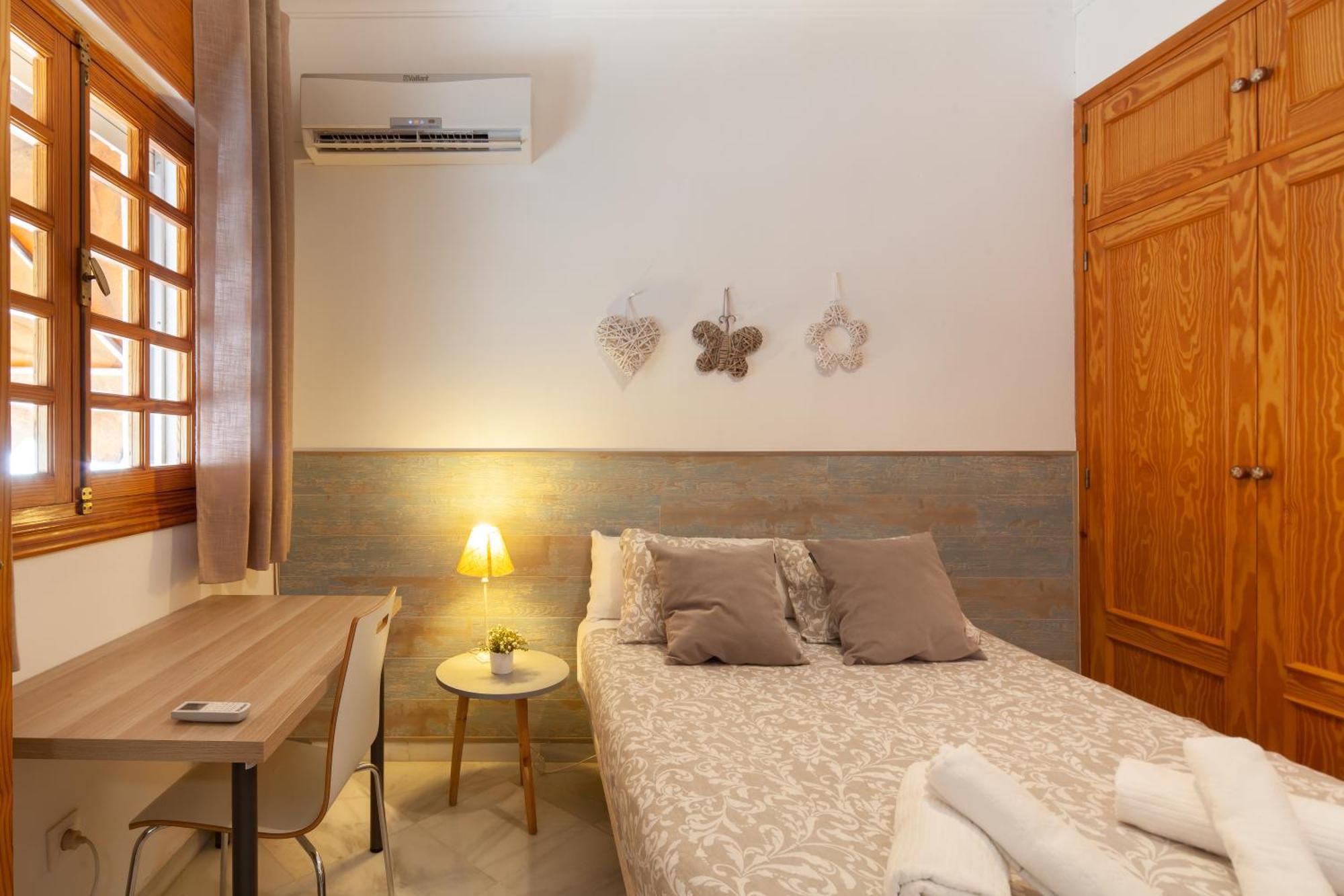 Wonderful 3 Bedroom Flat In The Heart Of Triana Apartment *