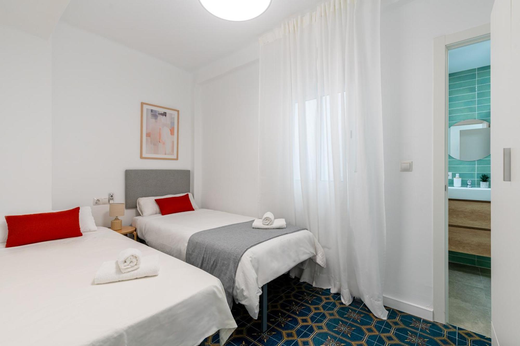 Apartment Piso Elegante Y Nuevo De 3 Y 2 Banos Seville
