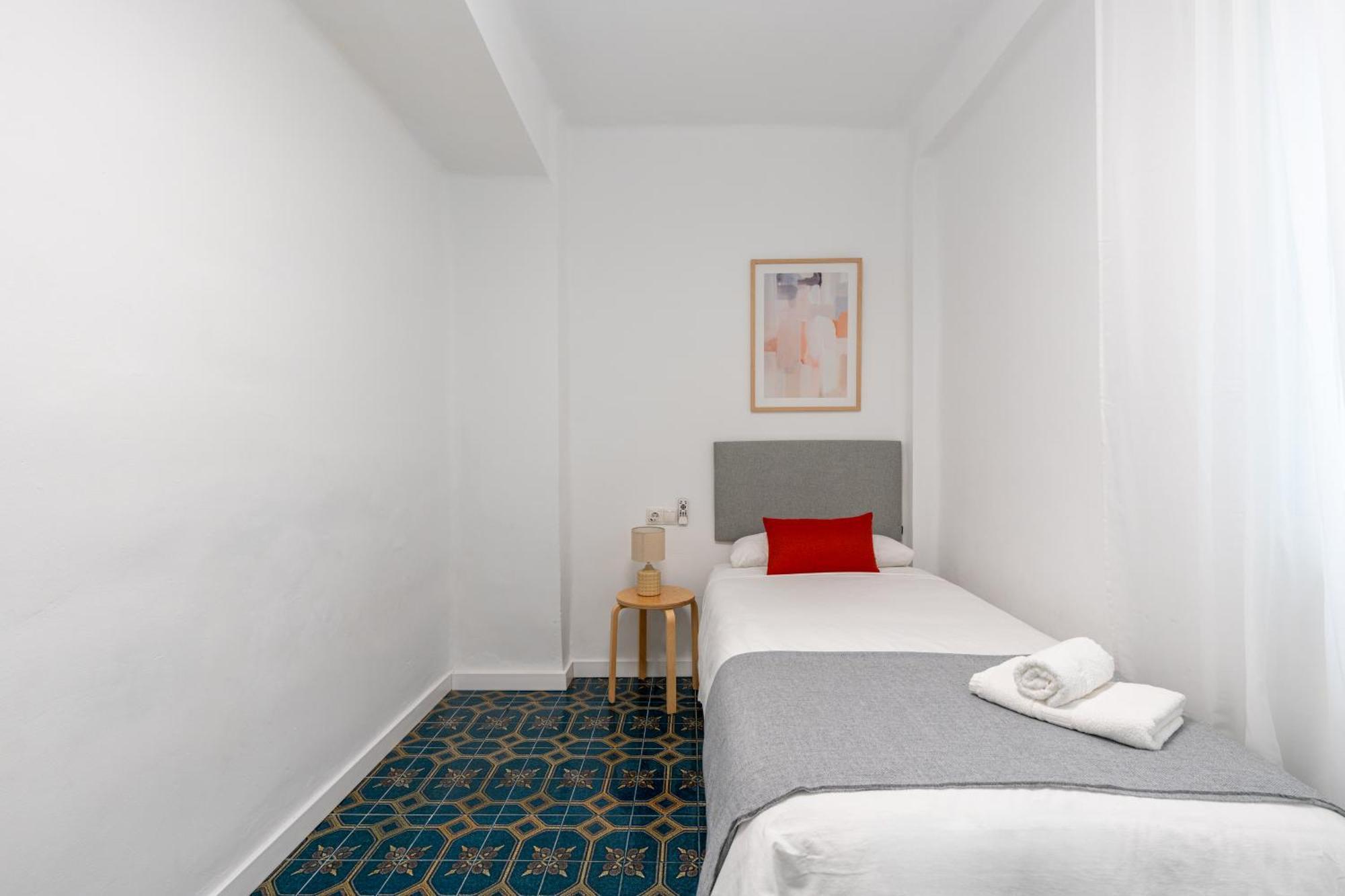 Piso Elegante Y Nuevo De 3 Y 2 Banos * Seville