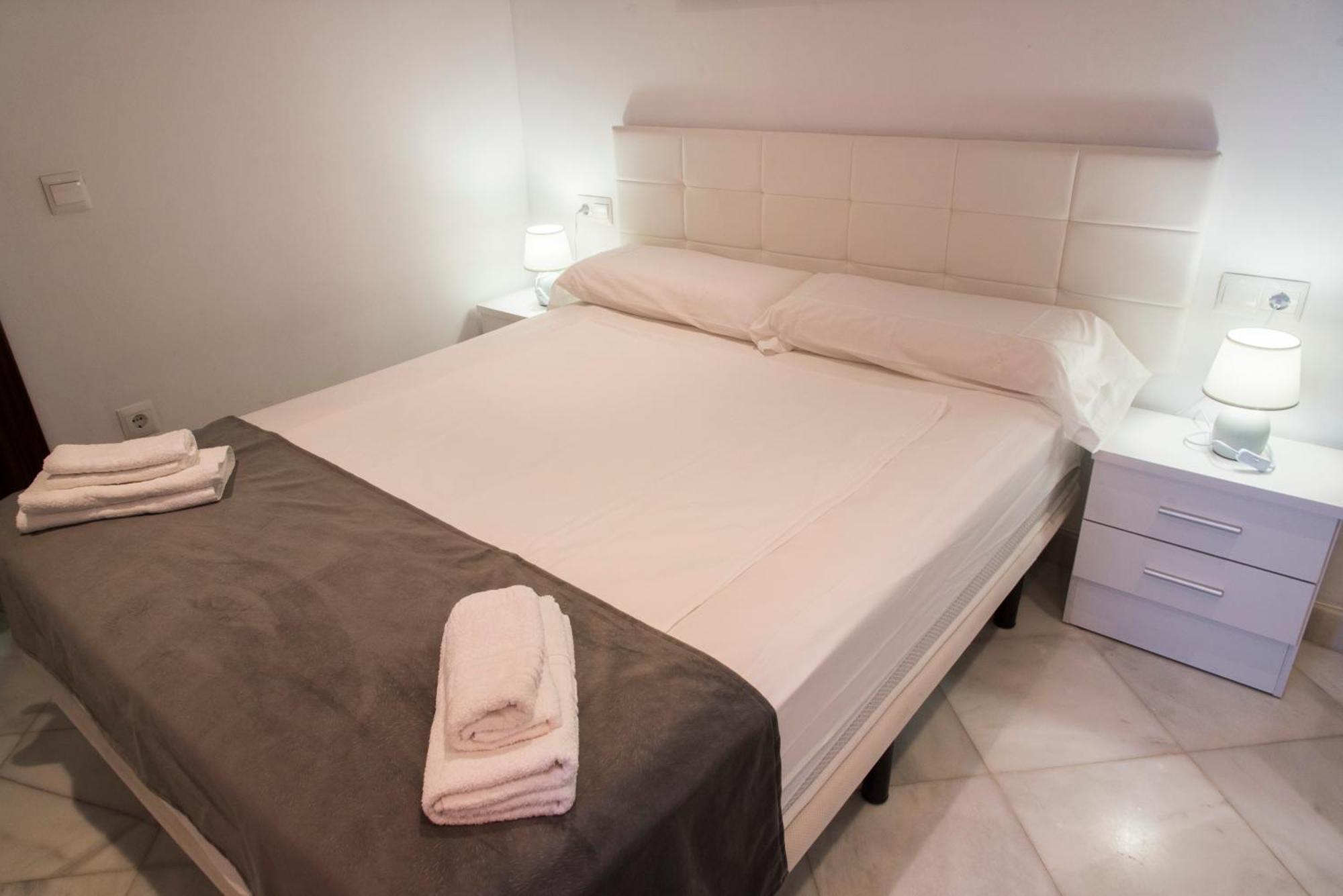 Apartment Nightinsevilla Bailen Free Parking Seville