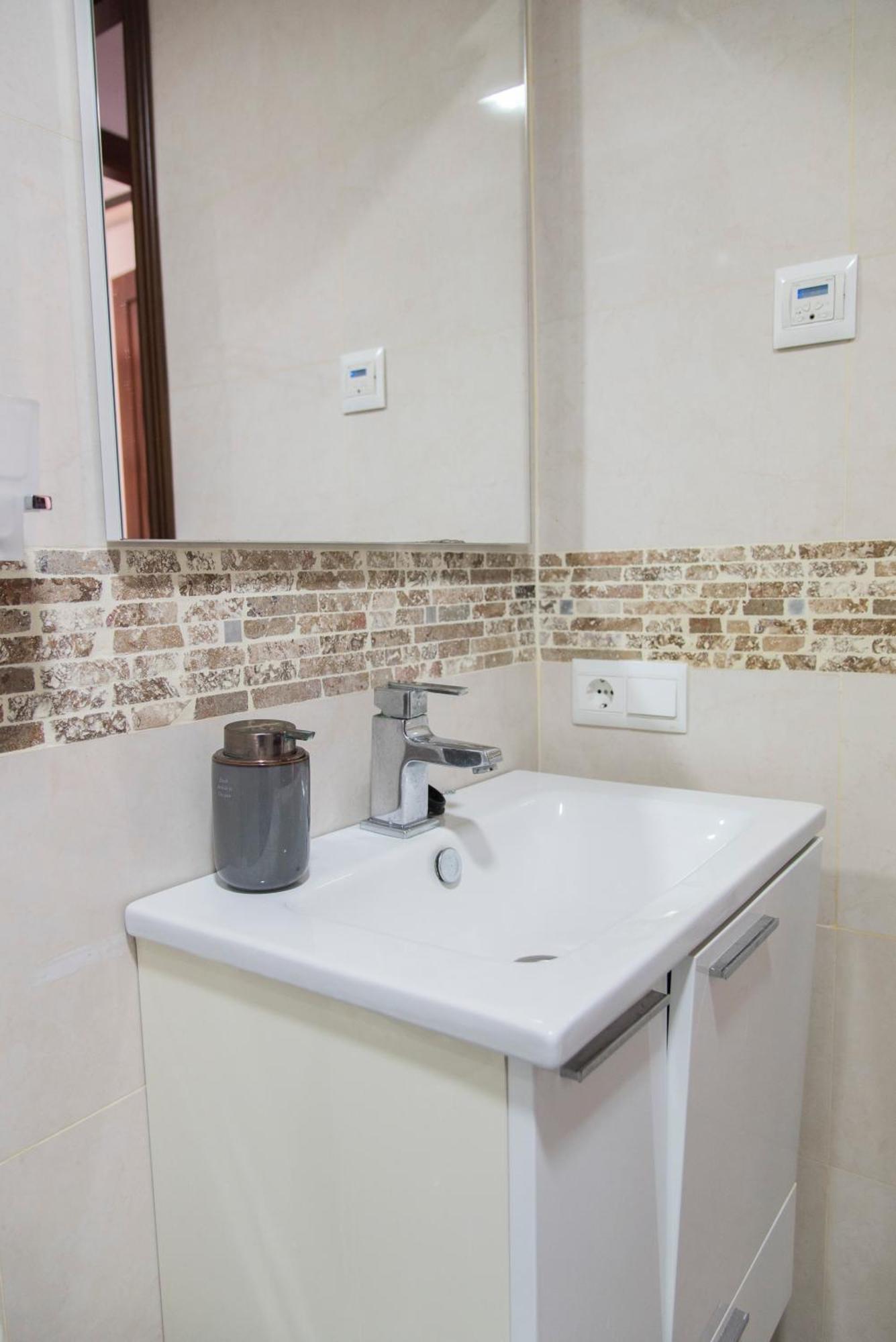 Apartment Nightinsevilla Bailen Free Parking *