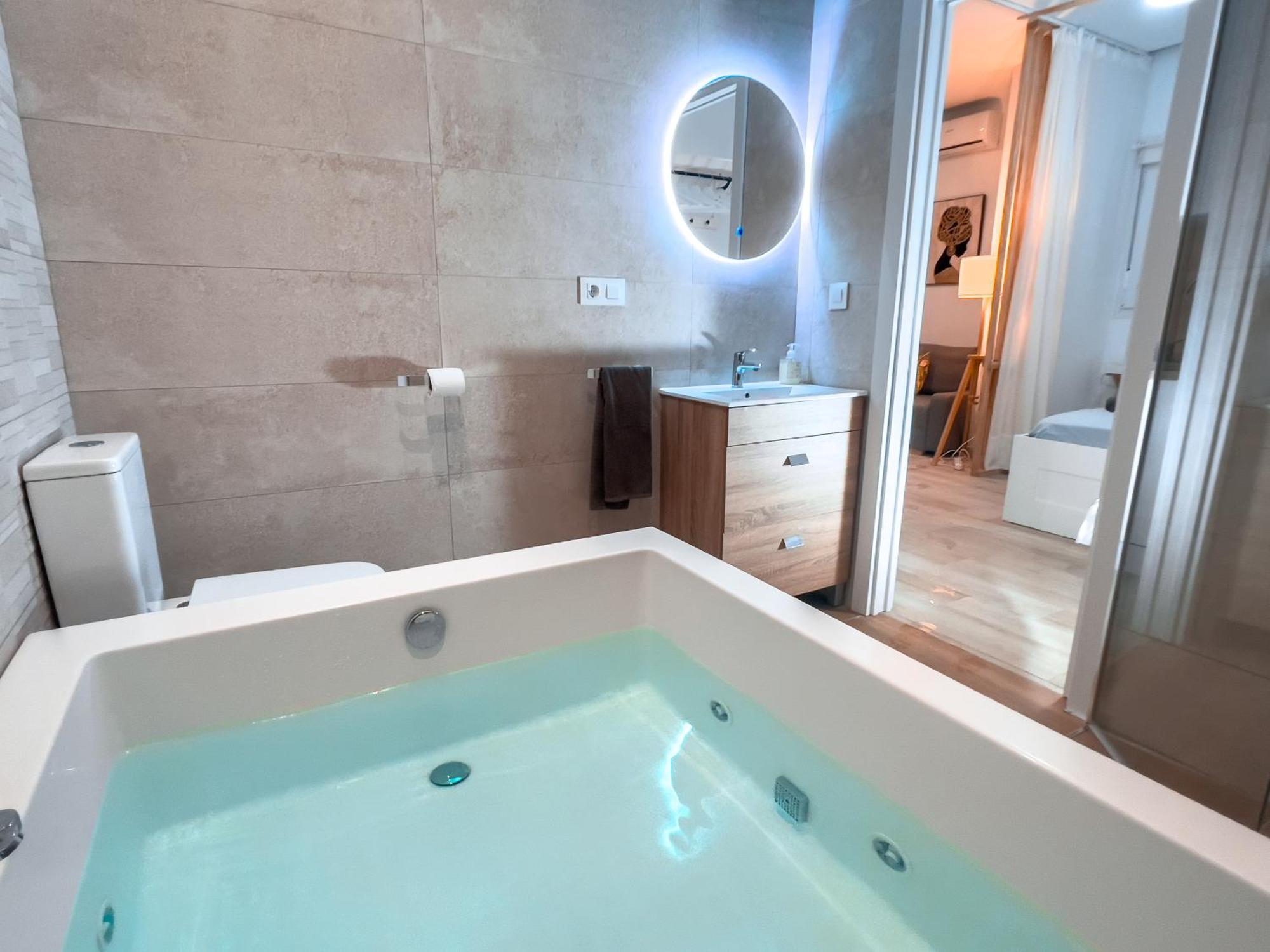 Estudio Jacuzzi Con Encanto En Triana Seville