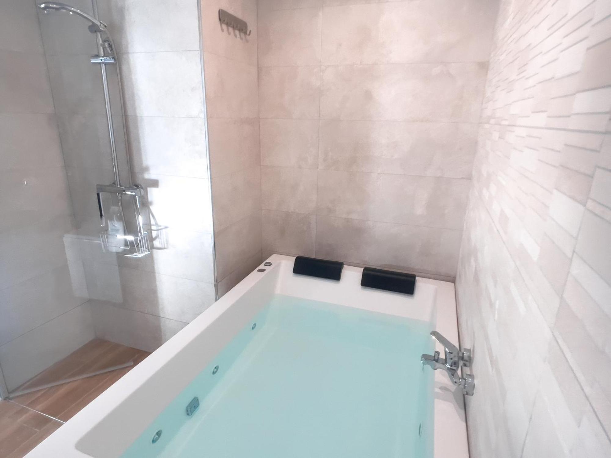 Estudio Jacuzzi Con Encanto En Triana Apartment Seville