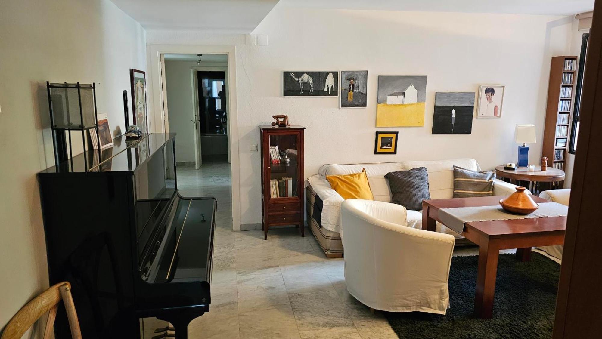 Centrally Located In Old Palace House