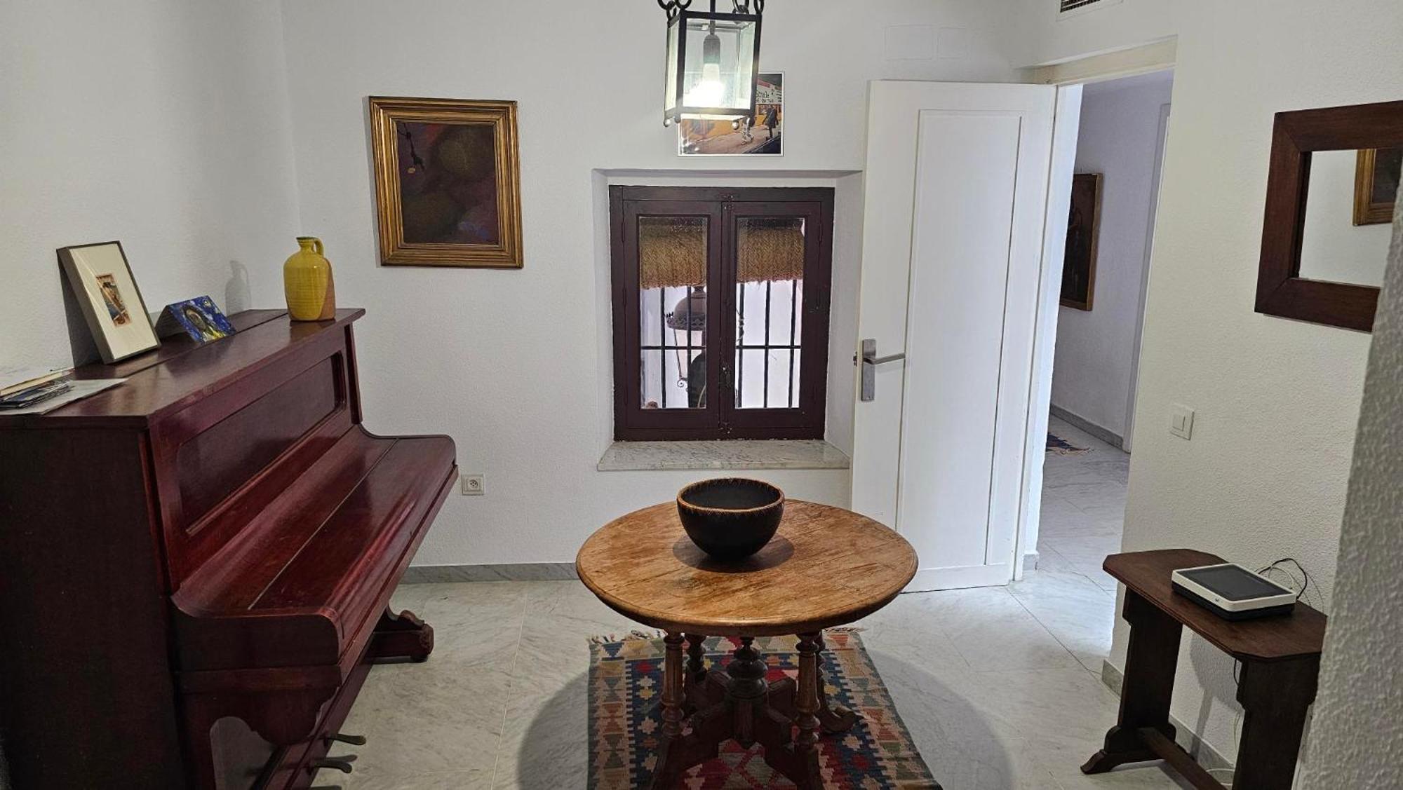 Centrally Located In Old Palace House Apartamento *
