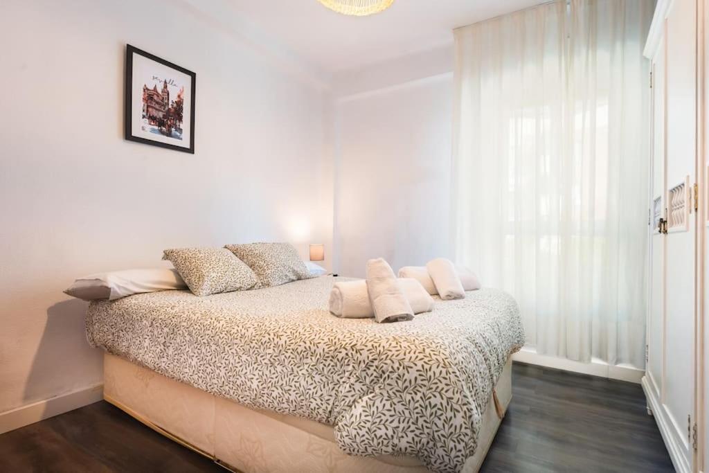 Apartamento En Barrio Sevillano, Free Bus, Metro *