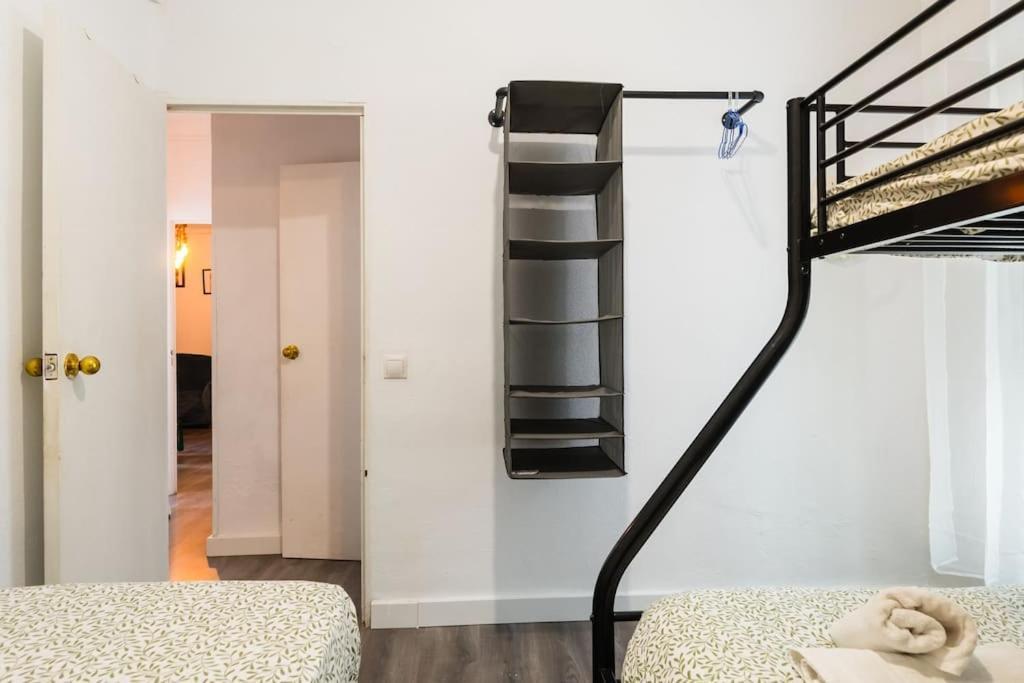En Barrio Sevillano, Free Bus, Metro Apartamento Sevilla