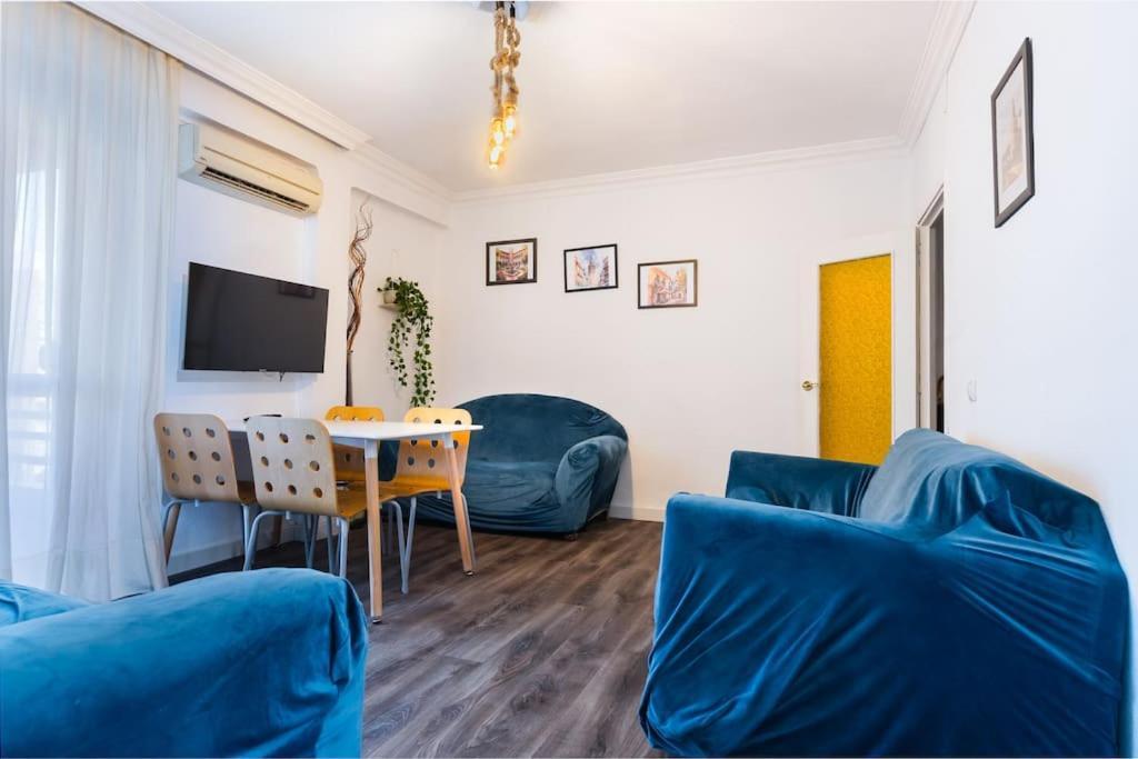 En Barrio Sevillano, Free Bus, Metro Apartamento