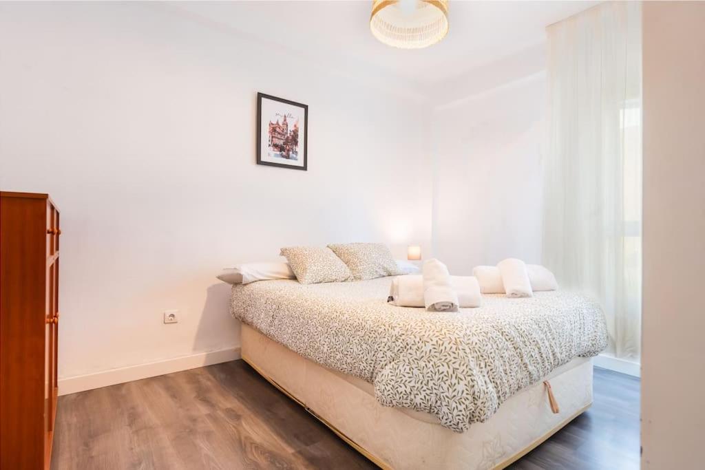 Apartamento En Barrio Sevillano, Free Bus, Metro *