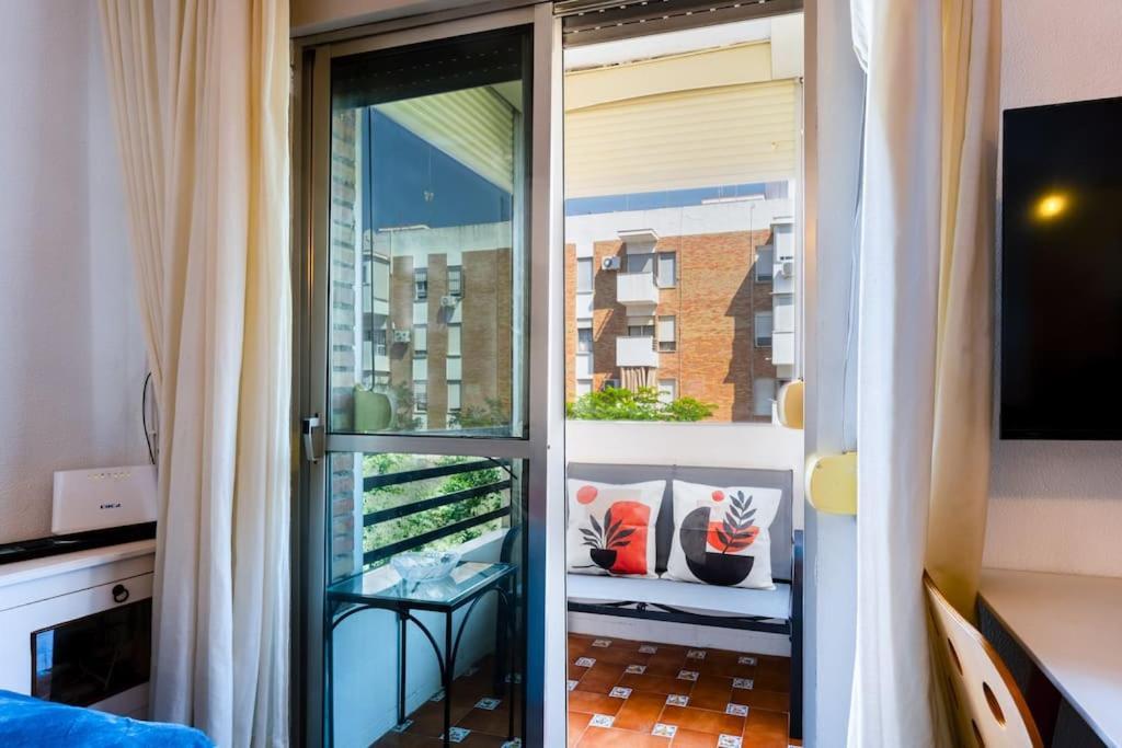 En Barrio Sevillano, Free Bus, Metro Apartamento *