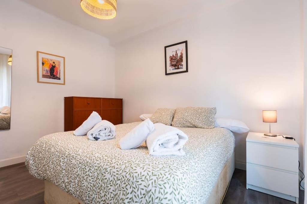 En Barrio Sevillano, Free Bus, Metro Apartamento Sevilla
