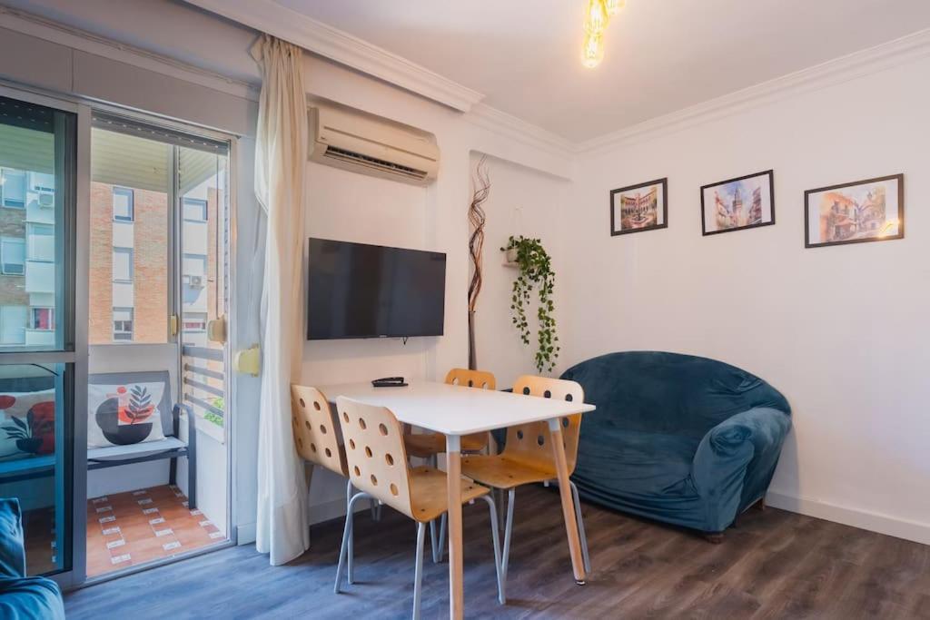 En Barrio Sevillano, Free Bus, Metro Apartamento *
