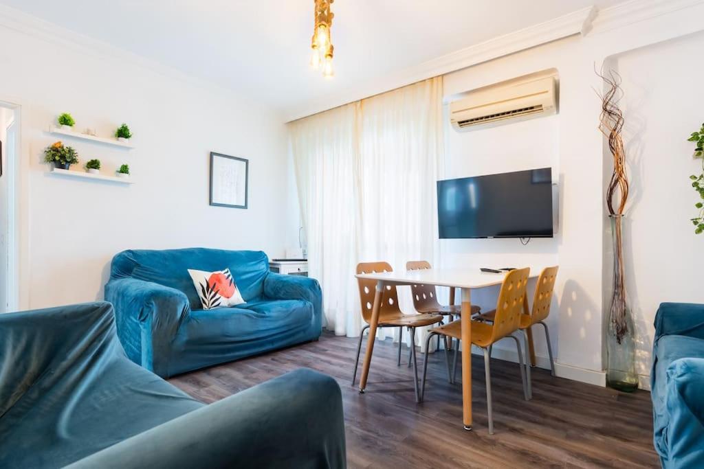 Apartamento En Barrio Sevillano, Free Bus, Metro *