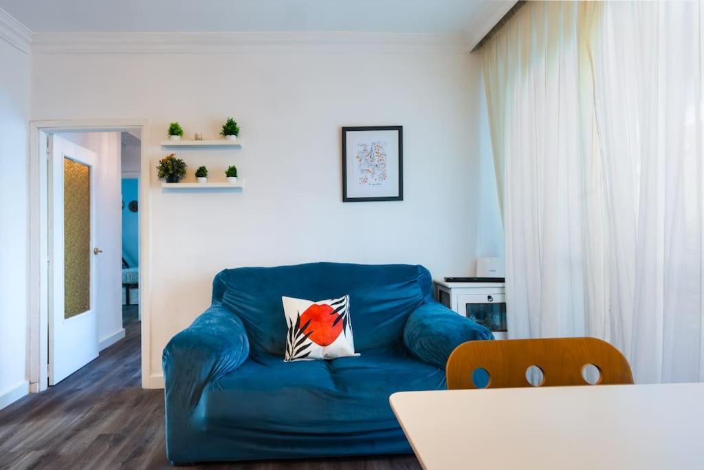 En Barrio Sevillano, Free Bus, Metro Apartamento Sevilla