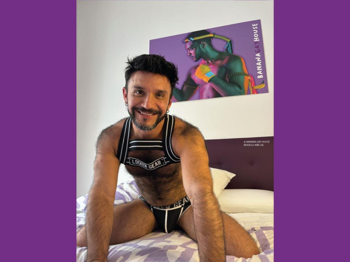 Banana Gay House - Only Men Pensión