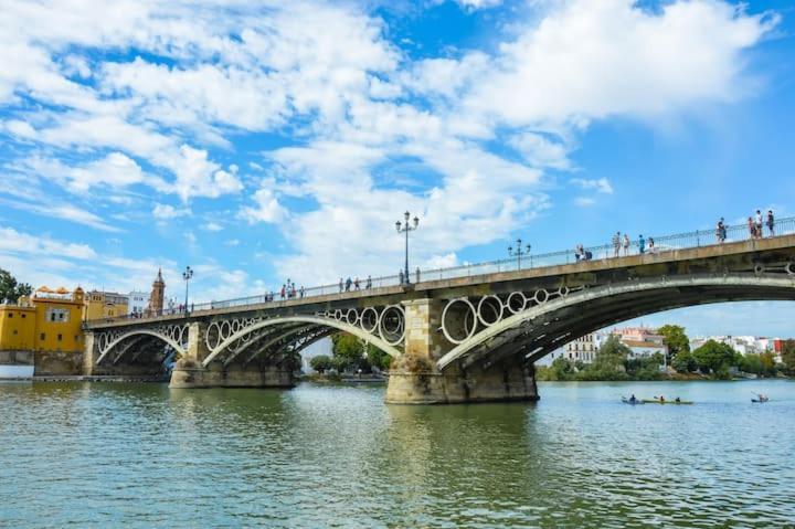 Riverside In Triana Apartamento