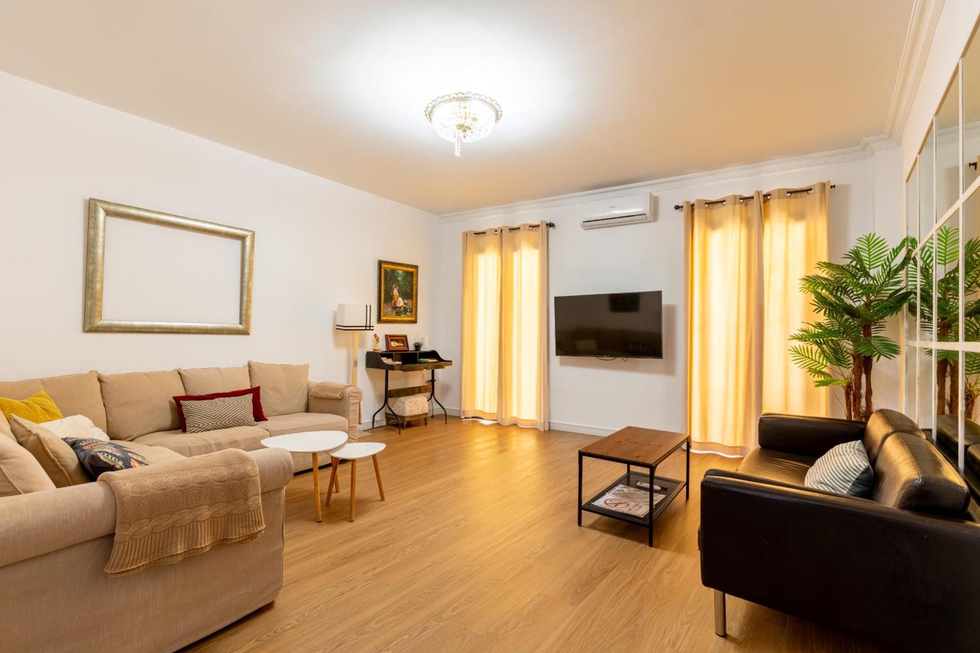 House Sevillana Parking *