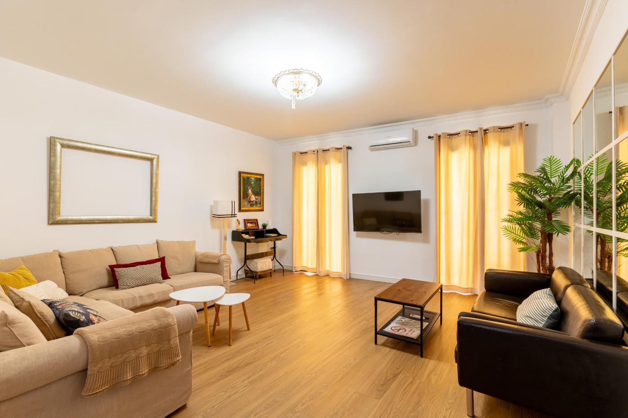 Apartment House Sevillana Parking