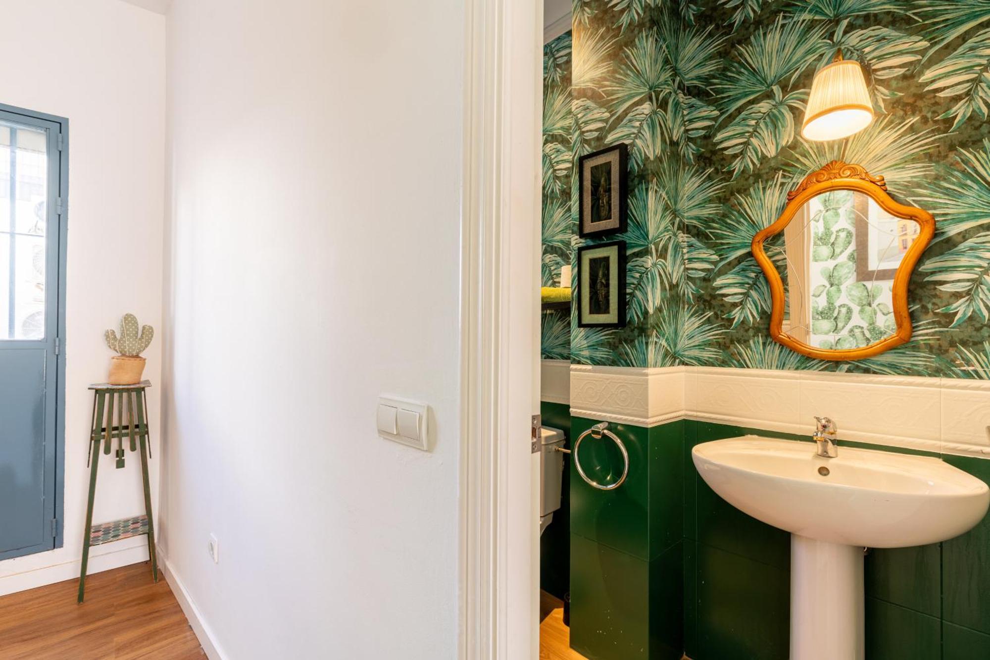 House Sevillana Parking Apartment